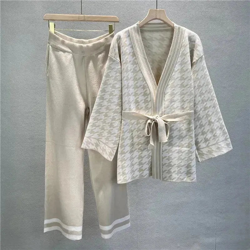 Stylish Geometric Print V-Neck Two Piece Outfit for Women - Perfect for Casual Wear, Date Nights & Summer Vacations