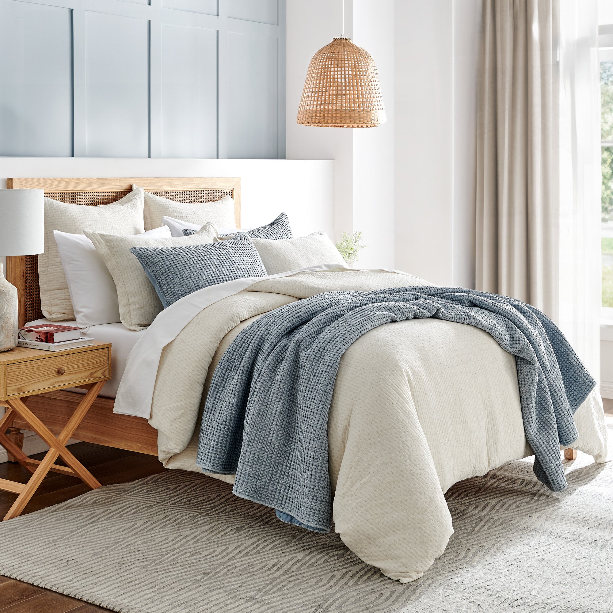 Luxury Mills Waffle Quilt Set - Ultra Soft Bedding Collection for Queen/King Size Beds - Perfect for Cozy Bedrooms, Guest Rooms & Hotel Stays