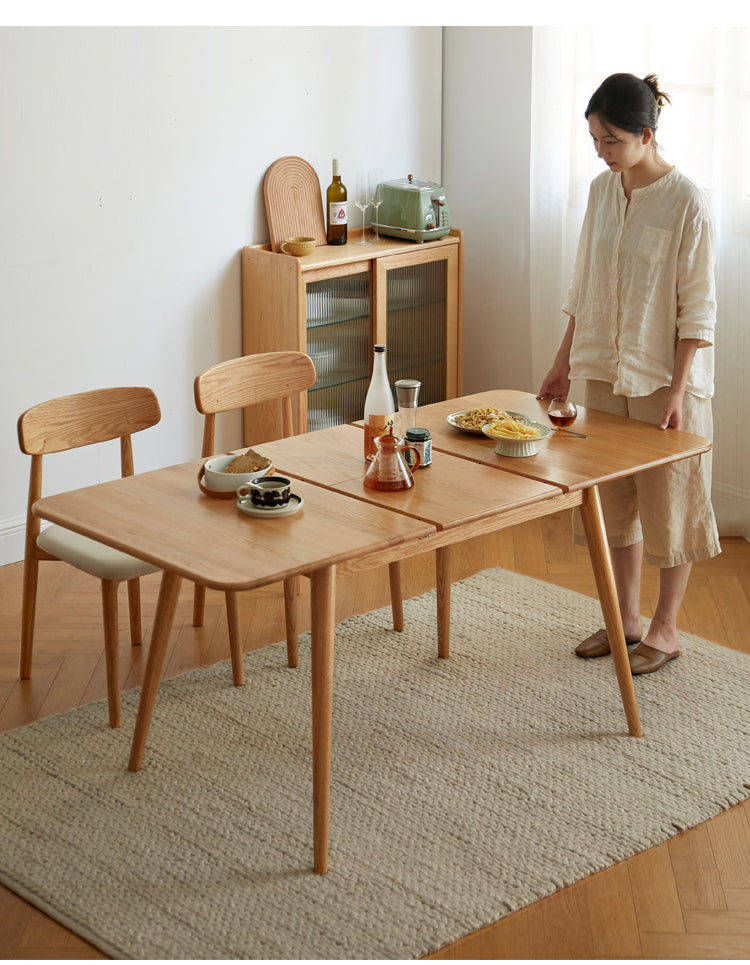 Solid Oak Wood Extendable Dining Table - Expandable for 6 to 8 People - Perfect for Small Spaces & Family Gatherings