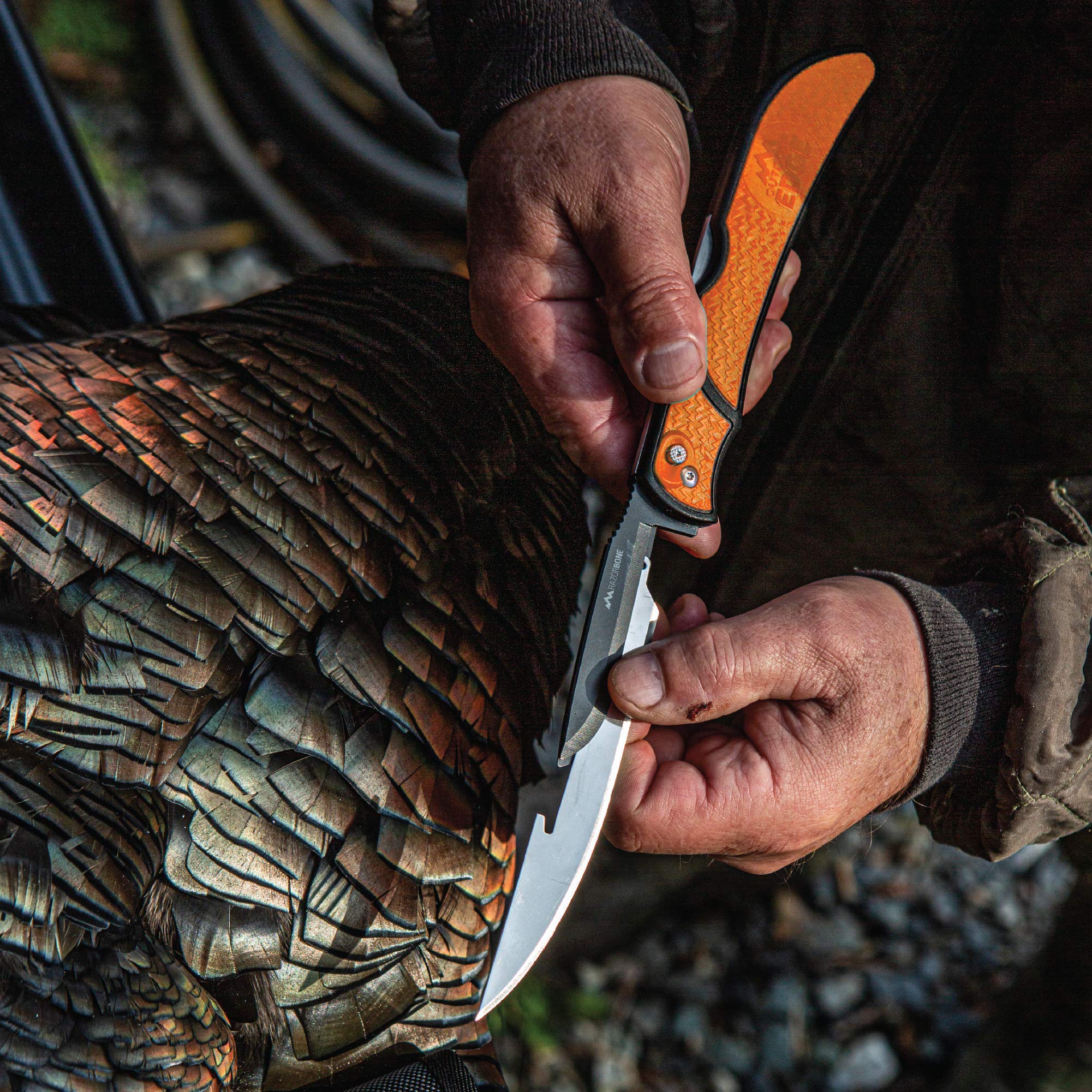 OUTDOOR EDGE RazorBone Replaceable Blade Folding Hunting Knife with Clip & Sheath - 3 Blade Styles (Boning, Gutting, Skinning) | Blaze Orange Handle, Camo Sheath, 6 Blades & Storage Box | Ideal for Hunting, Camping, Field Dressing & Outdoor Survival