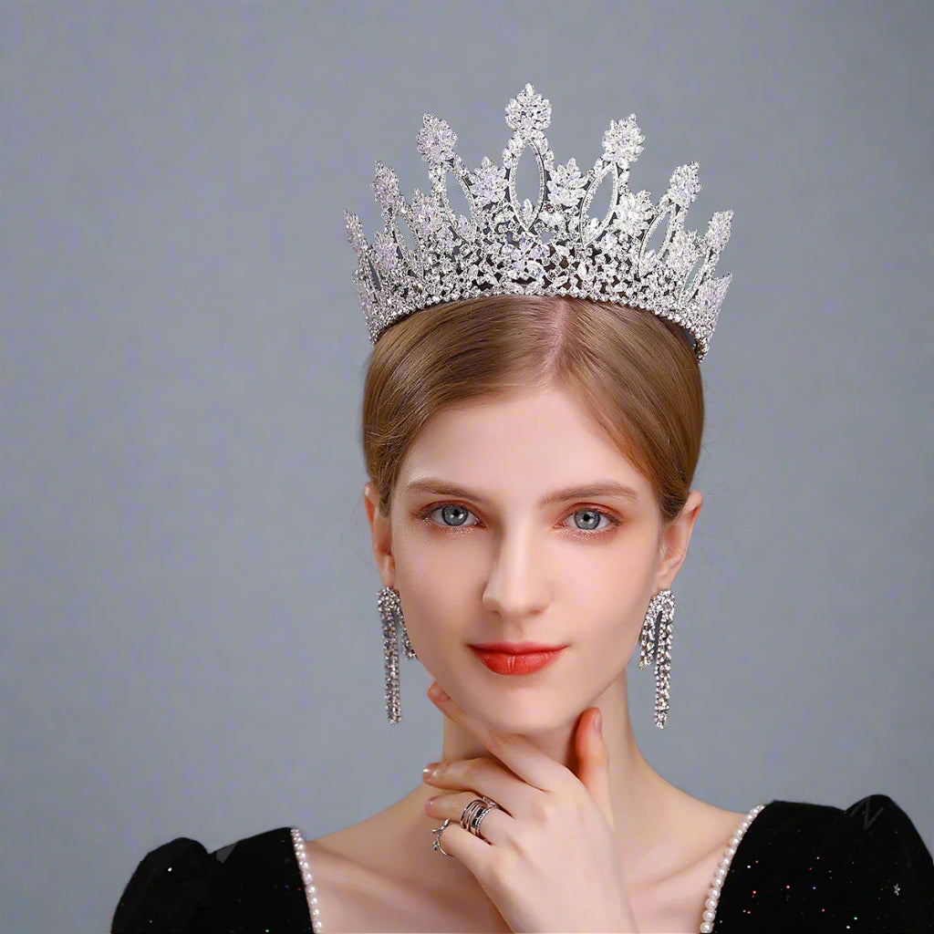 Luxury Cubic Zirconia Wedding Tiara Crown - Elegant Bridal Headpiece for Women, Princess Pageant Hair Jewelry, Perfect Gift for Bride (Ideal for Weddings, Prom, Quinceañera & Special Occasions)