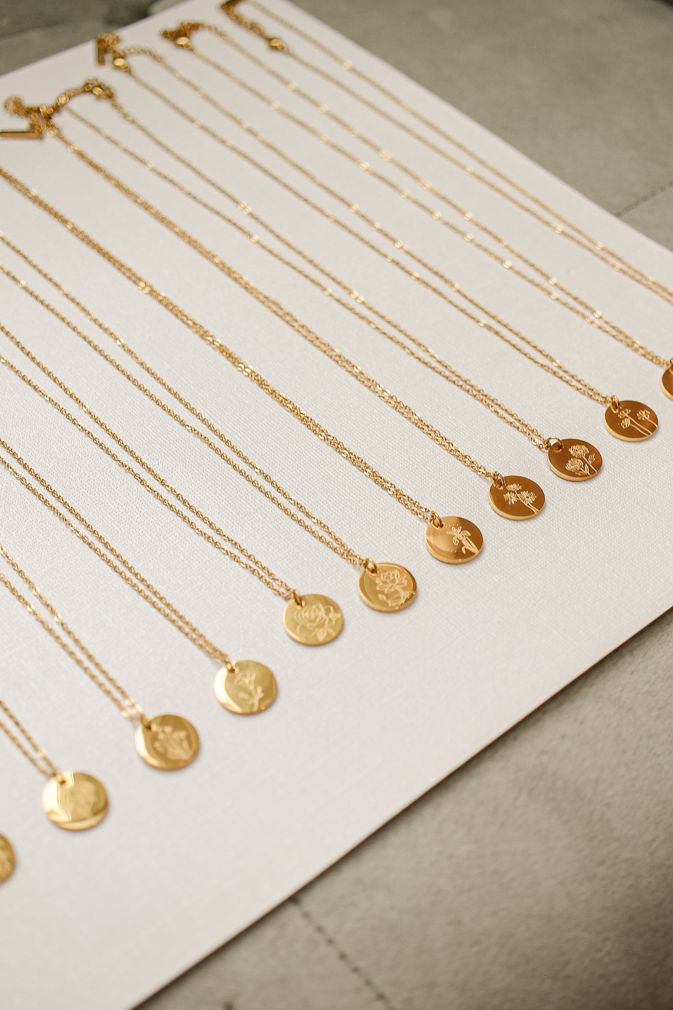 Gold Birth Flower Necklace - Personalized Floral Jewelry Gift for Women - Perfect for Birthdays, Anniversaries & Mother's Day