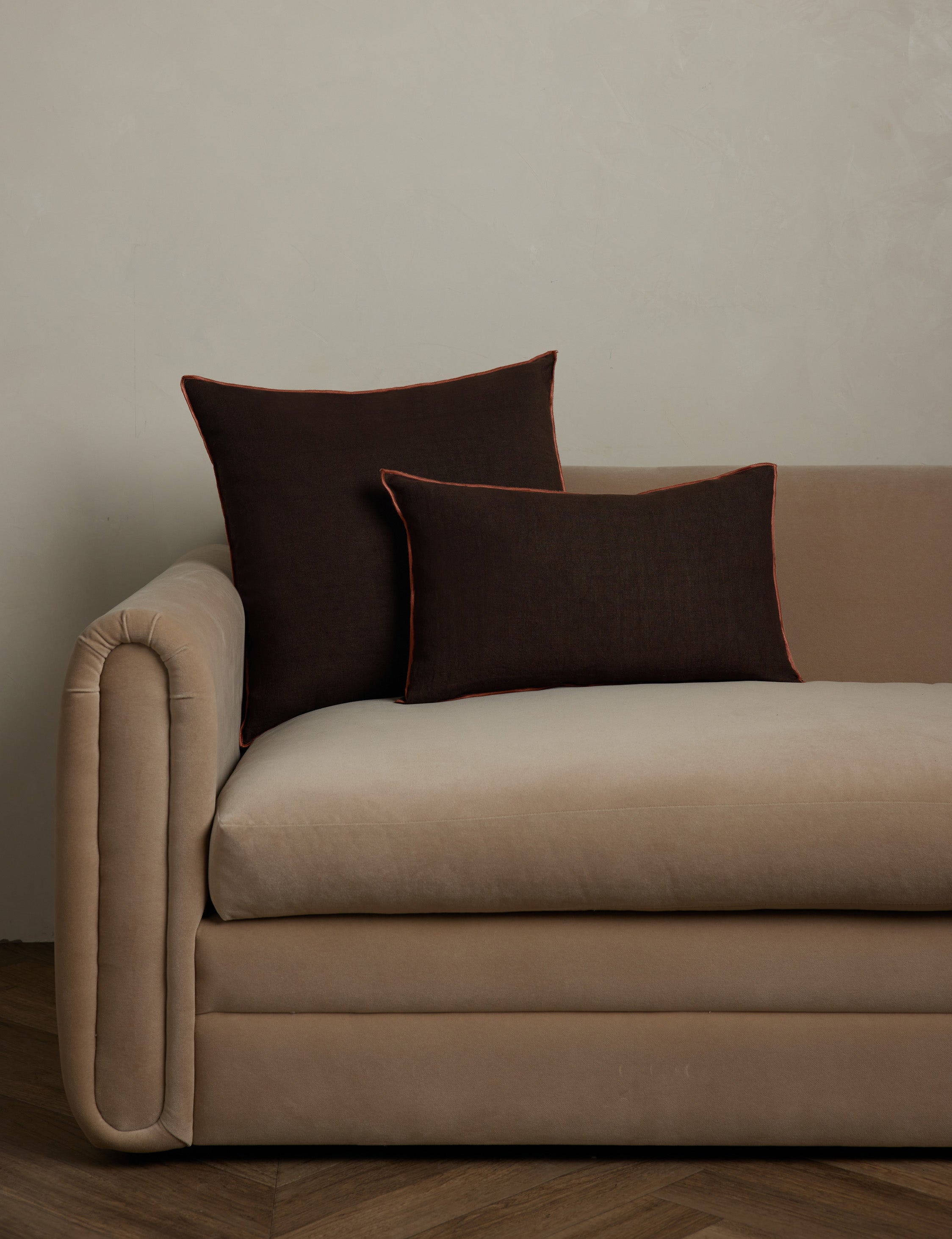 Stylish Carys Contrast Linen Pillow Cover - Breathable & Durable Home Decor for Sofa, Bedroom, and Living Room - Perfect for Modern Farmhouse, Boho, and Scandinavian Interior Design Styles