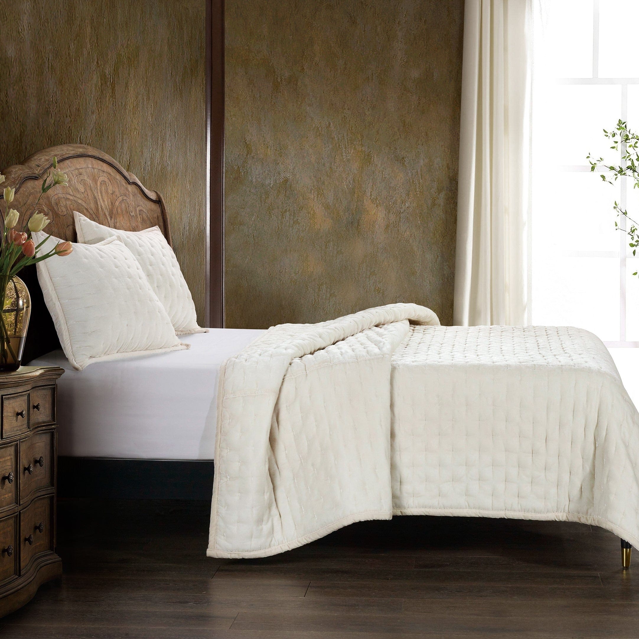 Stella Faux Silk Velvet Pintuck Quilt - Luxury Bedding Set for Queen Size Bed - Perfect for Modern Bedroom Decor & Cozy Winter Nights
