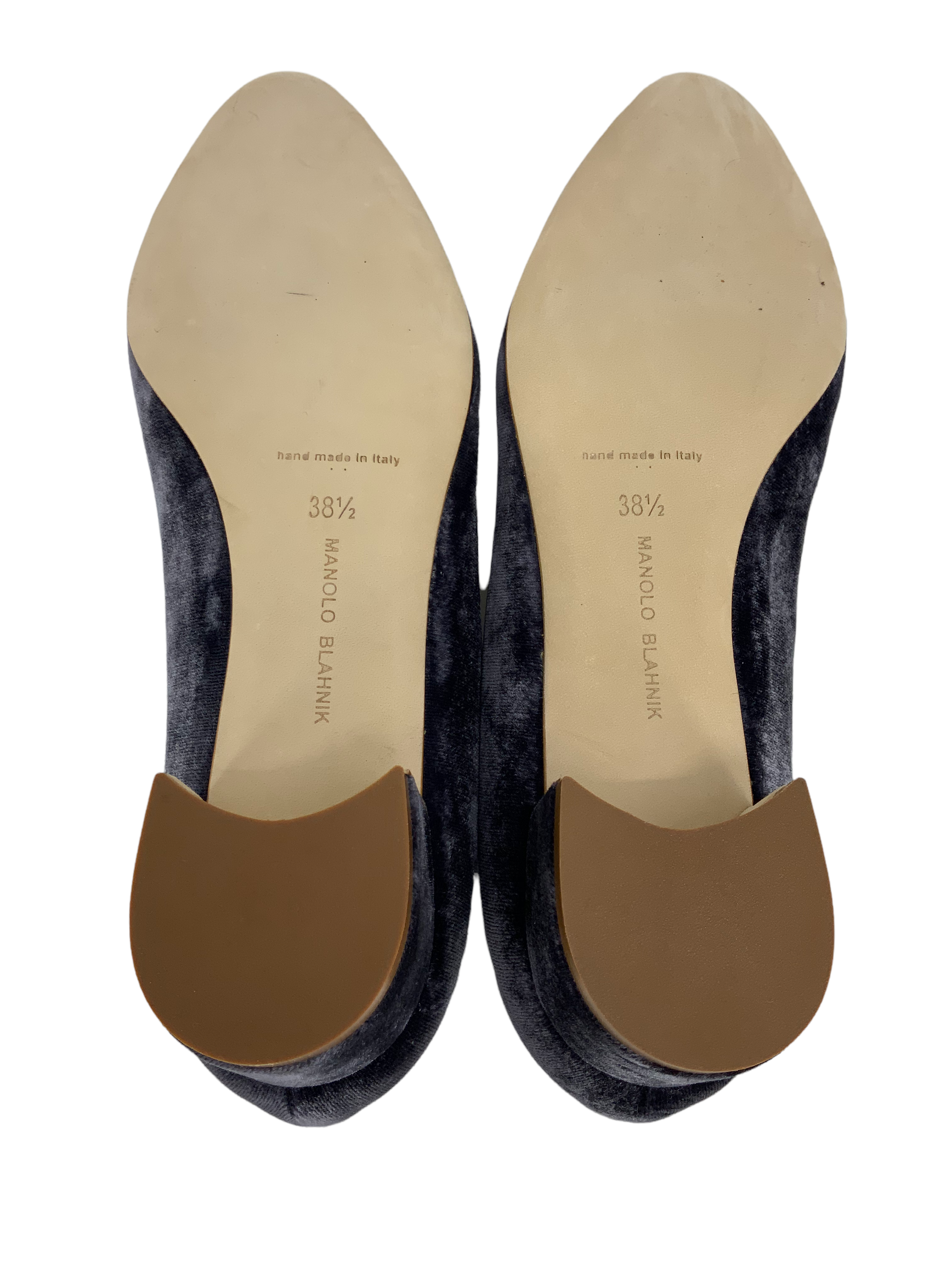 Manolo Blahnik Listony Block Heel Velvet Pumps Women's Size 8.5 - Elegant Evening Shoes for Weddings, Parties & Special Occasions