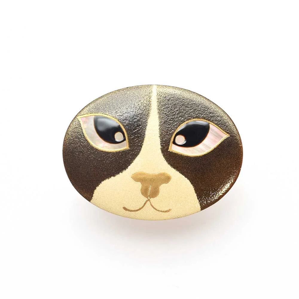 Exquisite Maki-e Urushi Lacquer Brooch with Black Lip Oyster Pearl Shell - Handcrafted Japanese Cat Jewelry for Women | Perfect for Formal Occasions, Gift Giving & Traditional Outfits