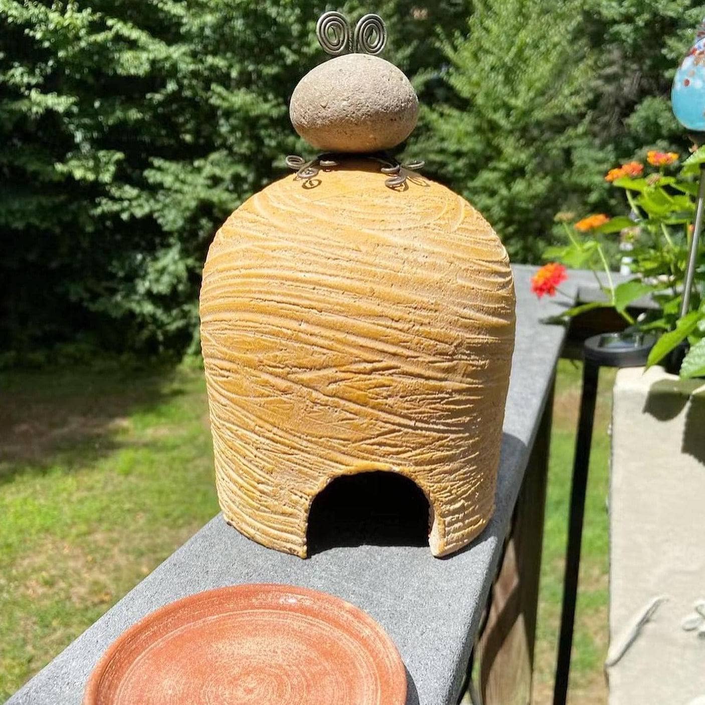 Handmade Terra Cotta Toad House for Garden - Natural Clay Frog Shelter with Drainage Hole - Perfect for Outdoor Decoration & Amphibian Habitat in Backyard Gardens