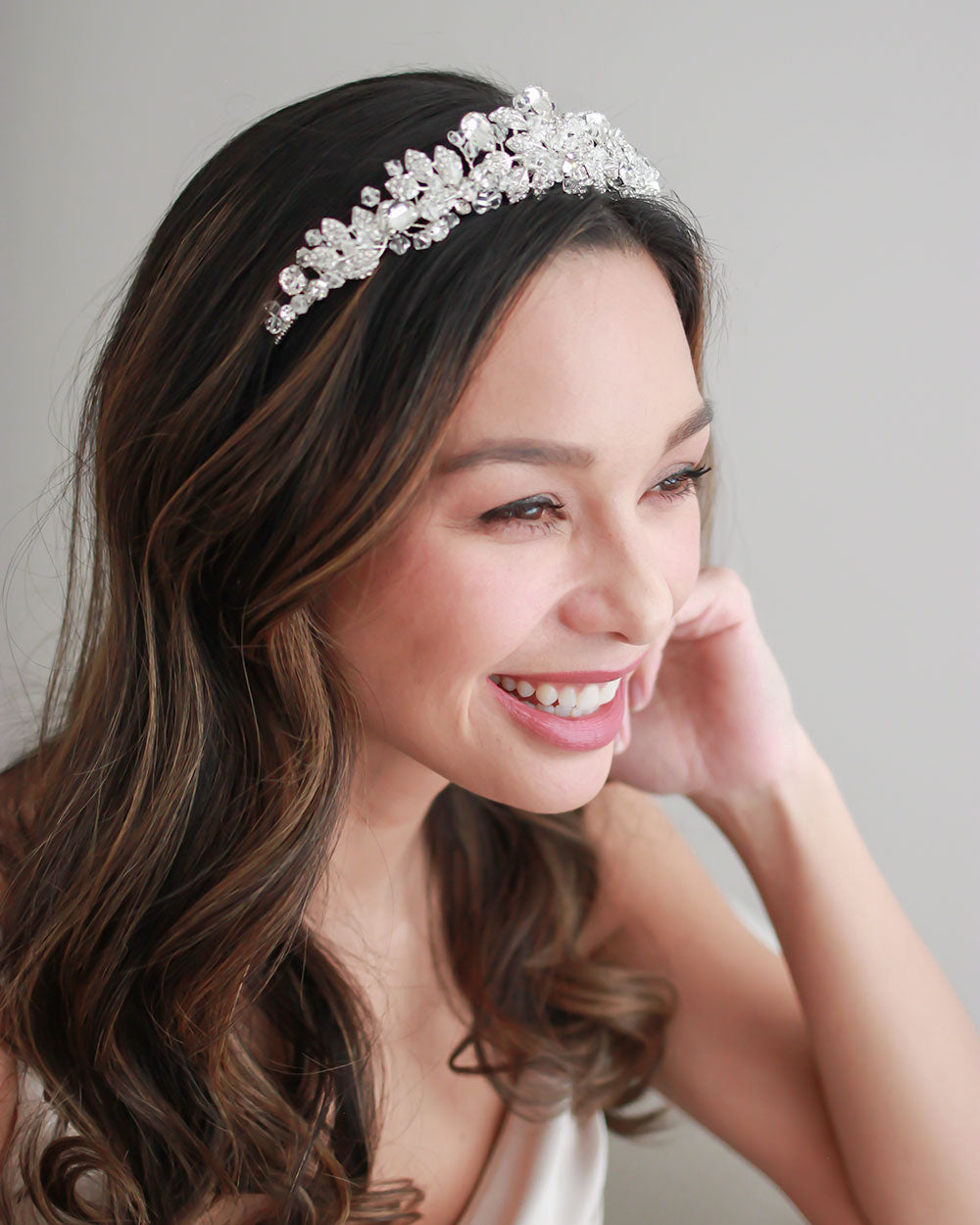 Sparkling Crystal Tiara for Women - Elegant Bridal Wedding Headpiece, Prom Queen Crown, Birthday Party Accessory | Perfect for Weddings, Proms, Pageants, Cosplay & Special Events