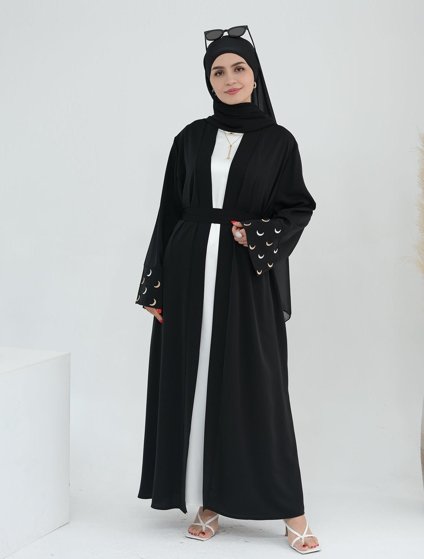 Elegant Black Muna Open Abaya Kimono - Modest Muslim Dress for Women - Perfect for Prayer, Daily Wear & Special Occasions