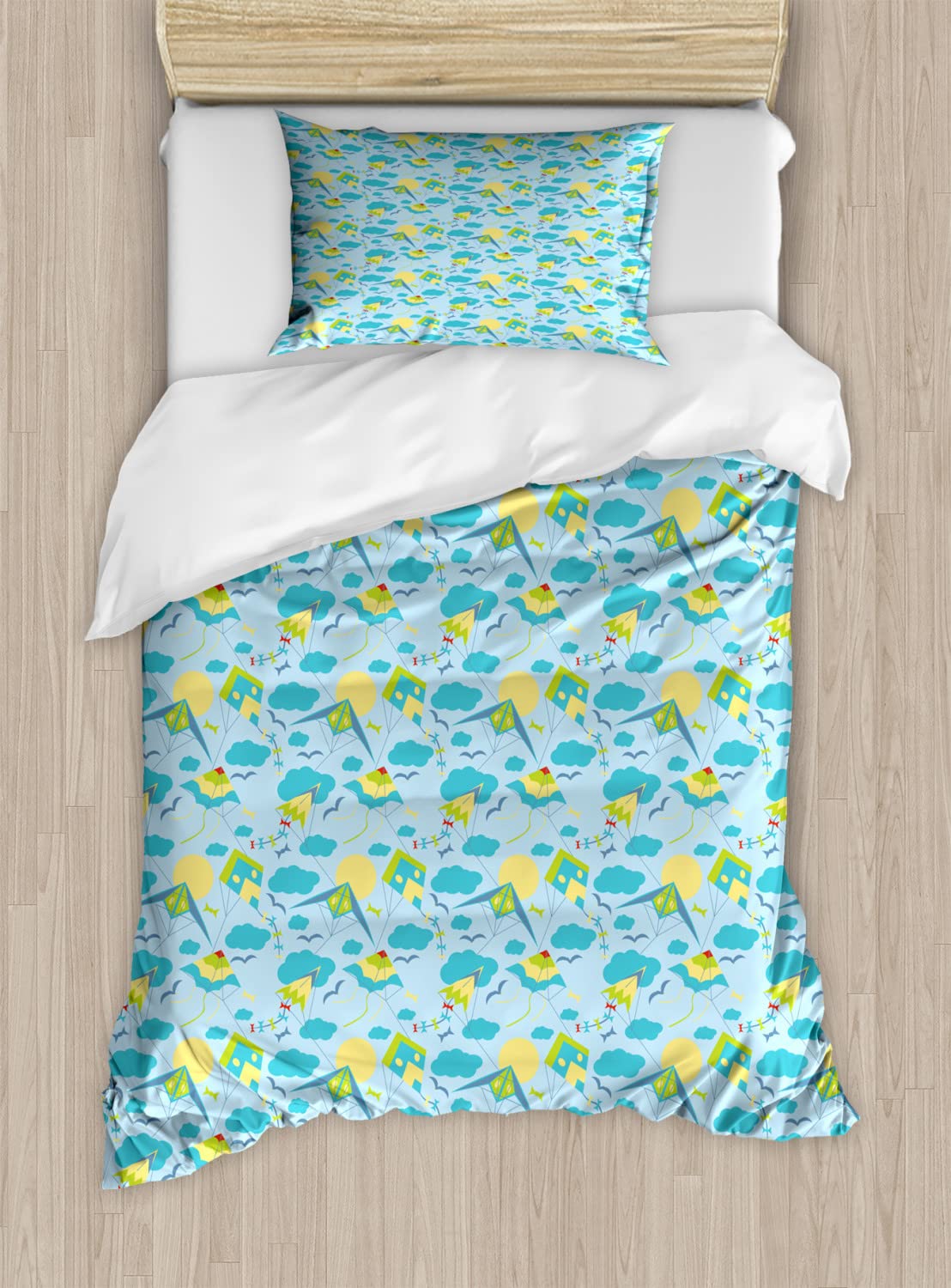 Ambesonne Kites Duvet Cover Set - Colorful Birds & Kites Flying in Sunny Sky with Clouds, Summer Theme Bedding Set (2 Duvet Covers + 2 Pillowcases, Twin Size, 2-Pack) - Perfect for Kids' Rooms, Beach Houses & Summer-Themed Bedrooms