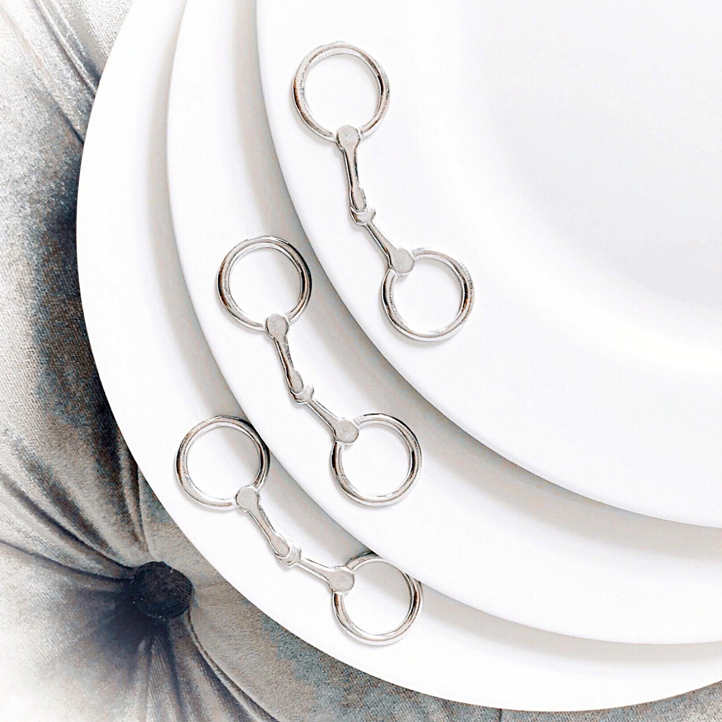 Premium White Melamine Dinner Plates Set of 10 with Snaffle Bit Design - Perfect for Western Themed Parties, Ranch Weddings & Cowboy Style Dining