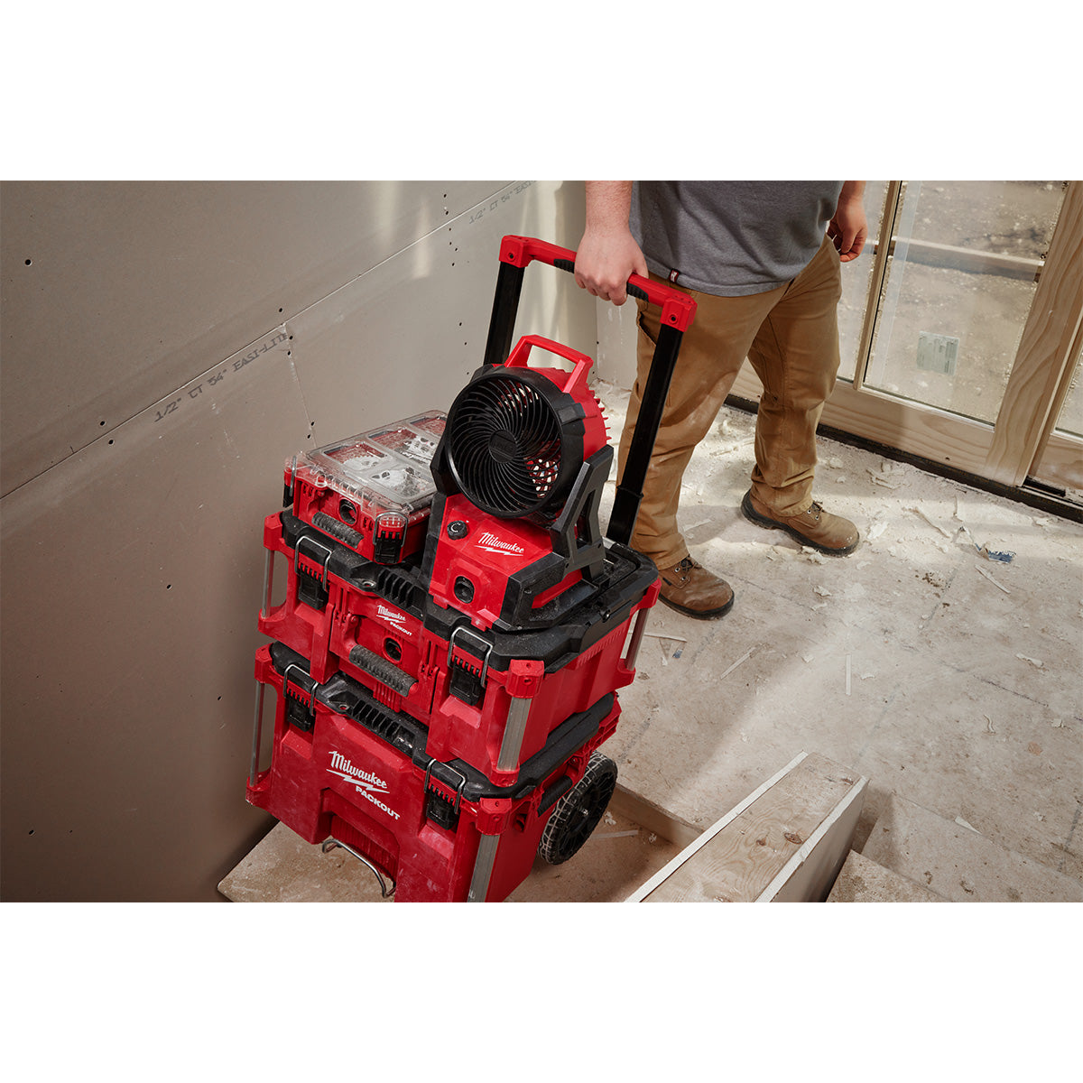 Milwaukee 0818-20 M18 Brushless PACKOUT Fan - Cordless Jobsite Cooling Fan for Construction, Camping & Outdoor Work
