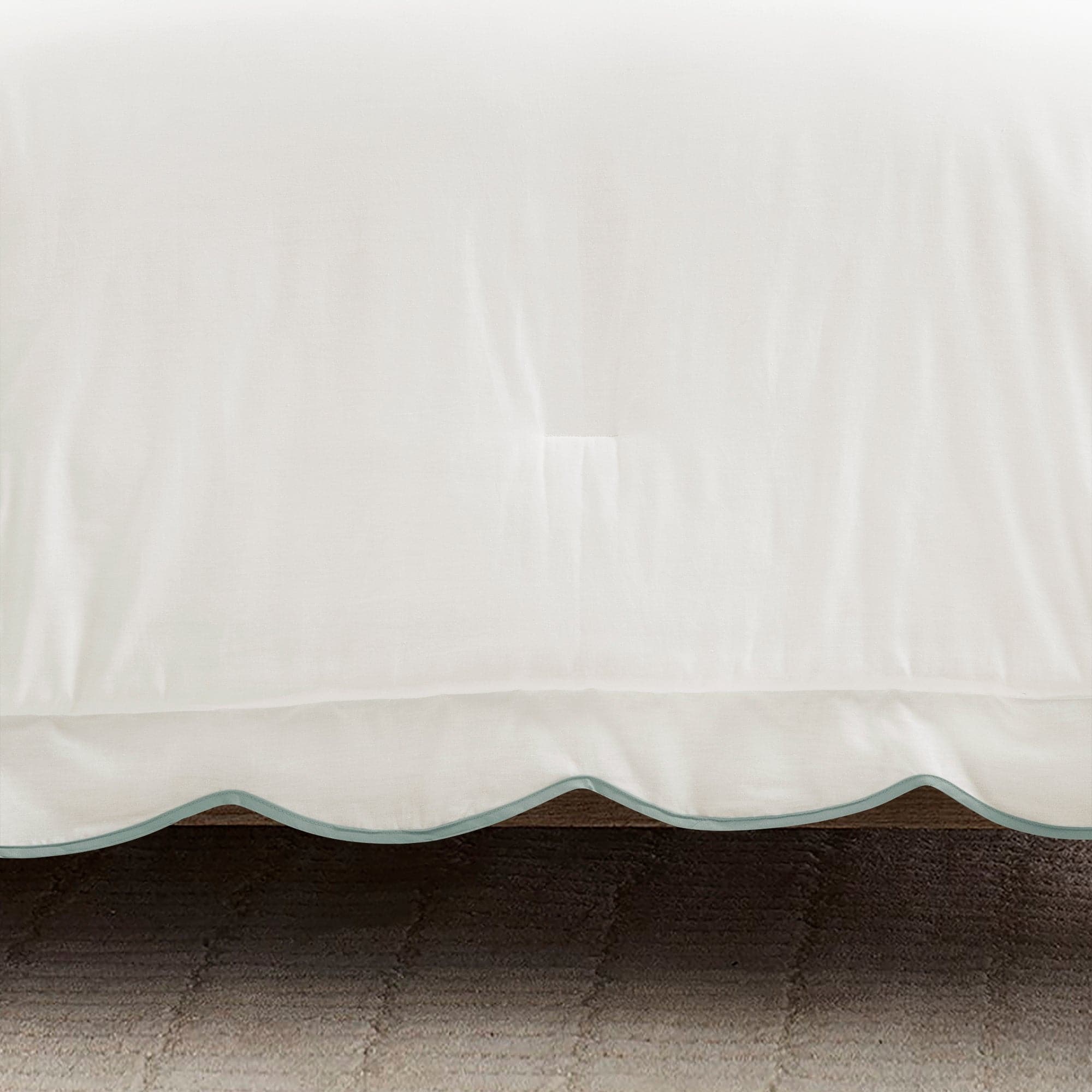 Coastal Chic Scalloped Edge 3-Piece Comforter Set - Queen Size Bedding with Duvet Cover & Pillow Shams - Perfect for Beach House, Guest Room or Master Bedroom Decor