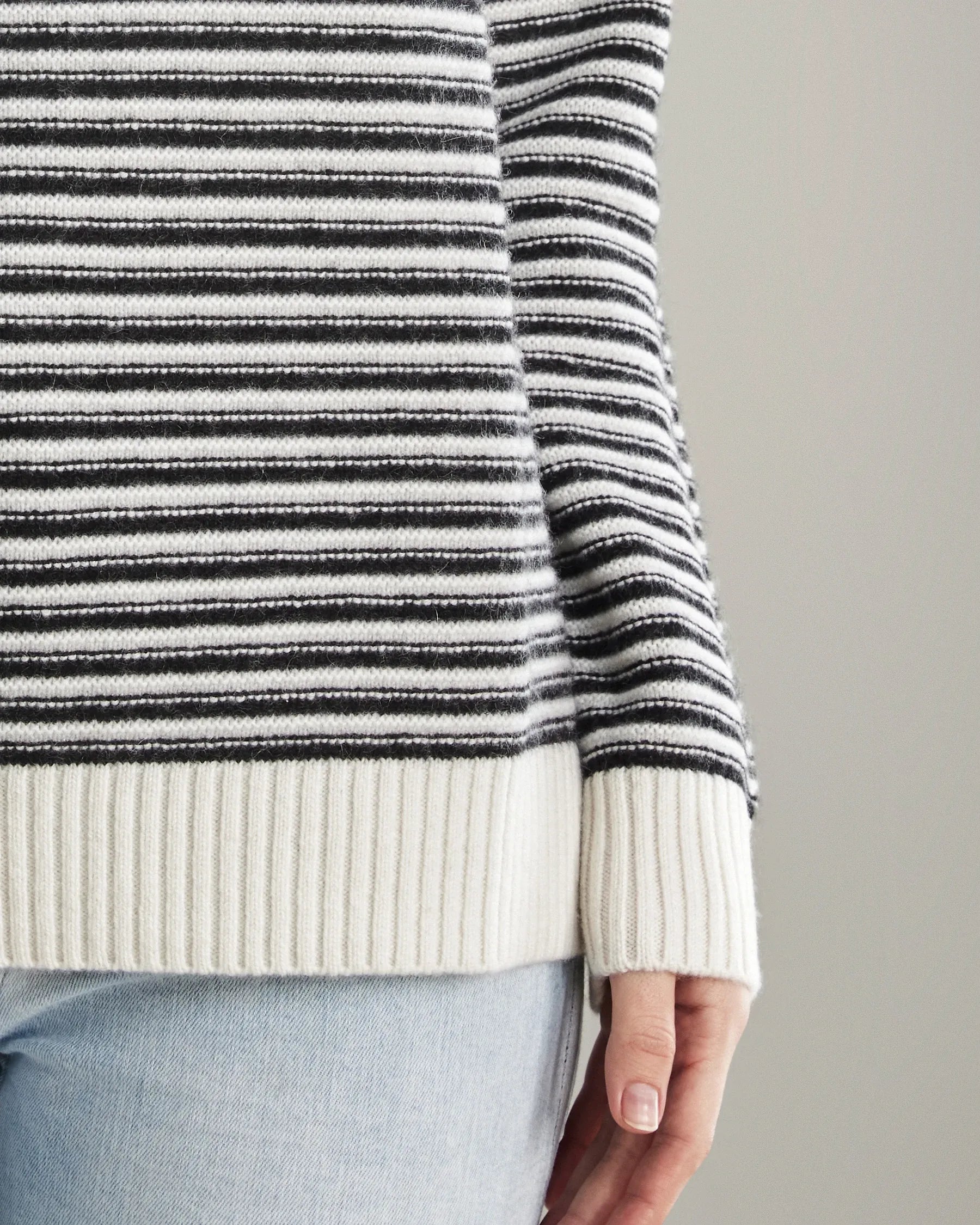 Luxury Striped Crewneck Cashmere Sweater for Women - Soft & Warm Winter Pullover - Perfect for Office, Travel & Casual Outfits