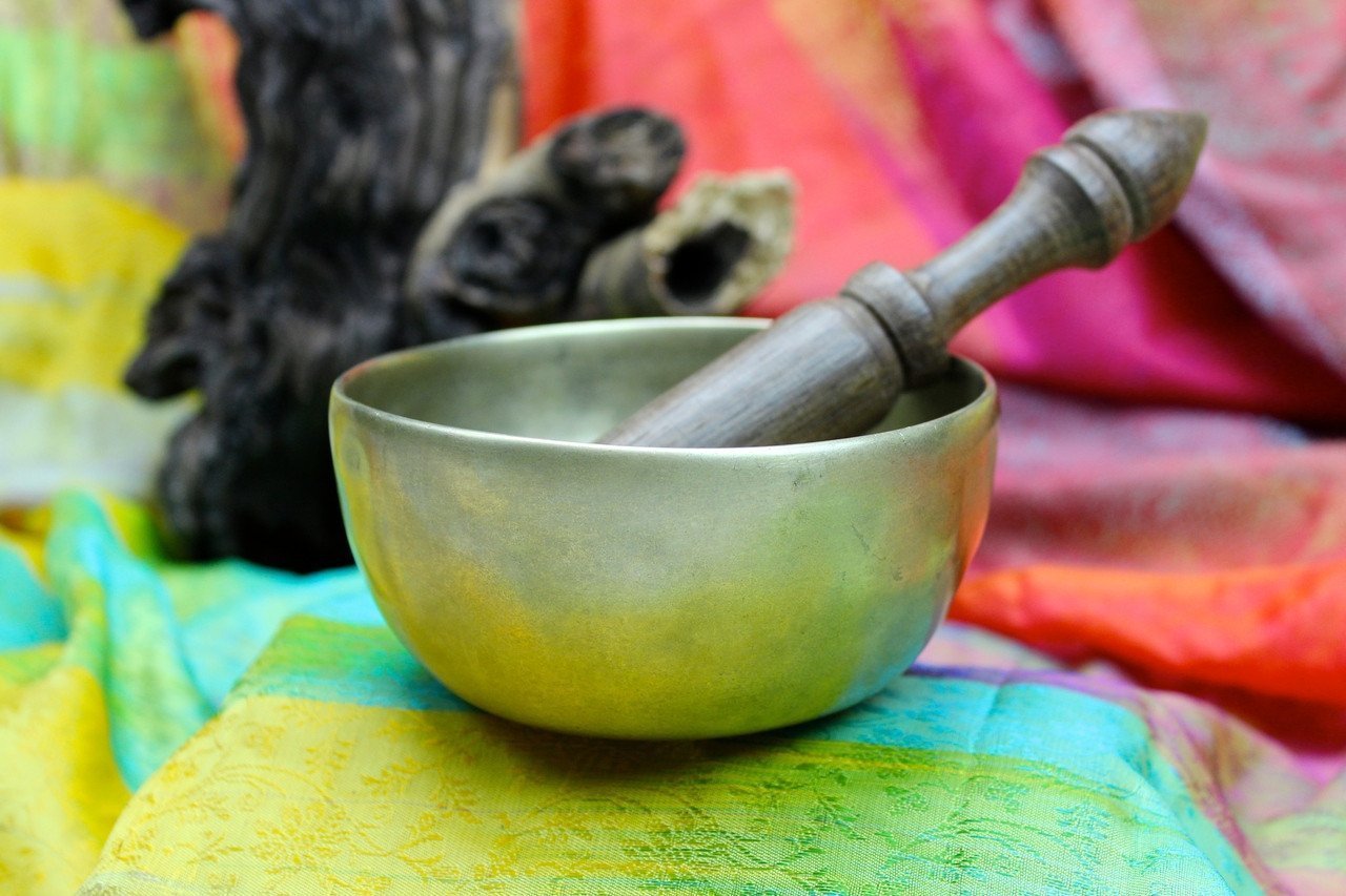 4.5 Inch Throat Chakra Singing Bowl - 401Hz Healing Sound Therapy for Meditation, Yoga & Stress Relief - Perfect for Spiritual Healing, Energy Balancing & Relaxation