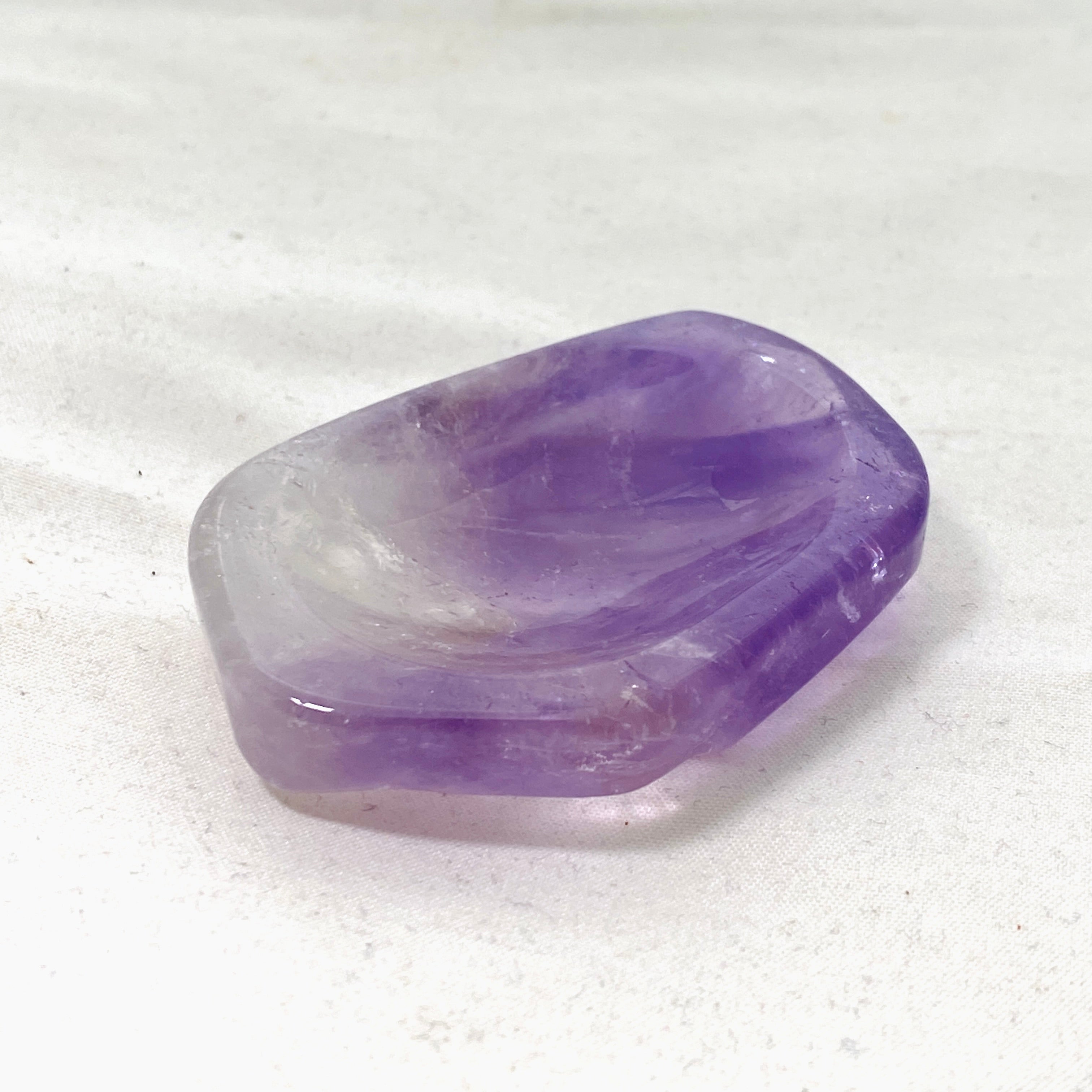 Amethyst Crystal Trinket Bowl - Handmade Gemstone Jewelry Dish for Rings, Earrings & Small Accessories - Perfect for Home Decor, Meditation & Gift Giving