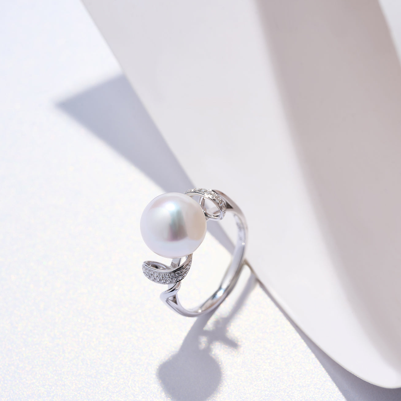 18K Gold Diamond Hanadama Akoya Pearl Ring for Women - KR00126 | LOVE Collection - Perfect for Engagement, Anniversary & Special Occasion Gifts