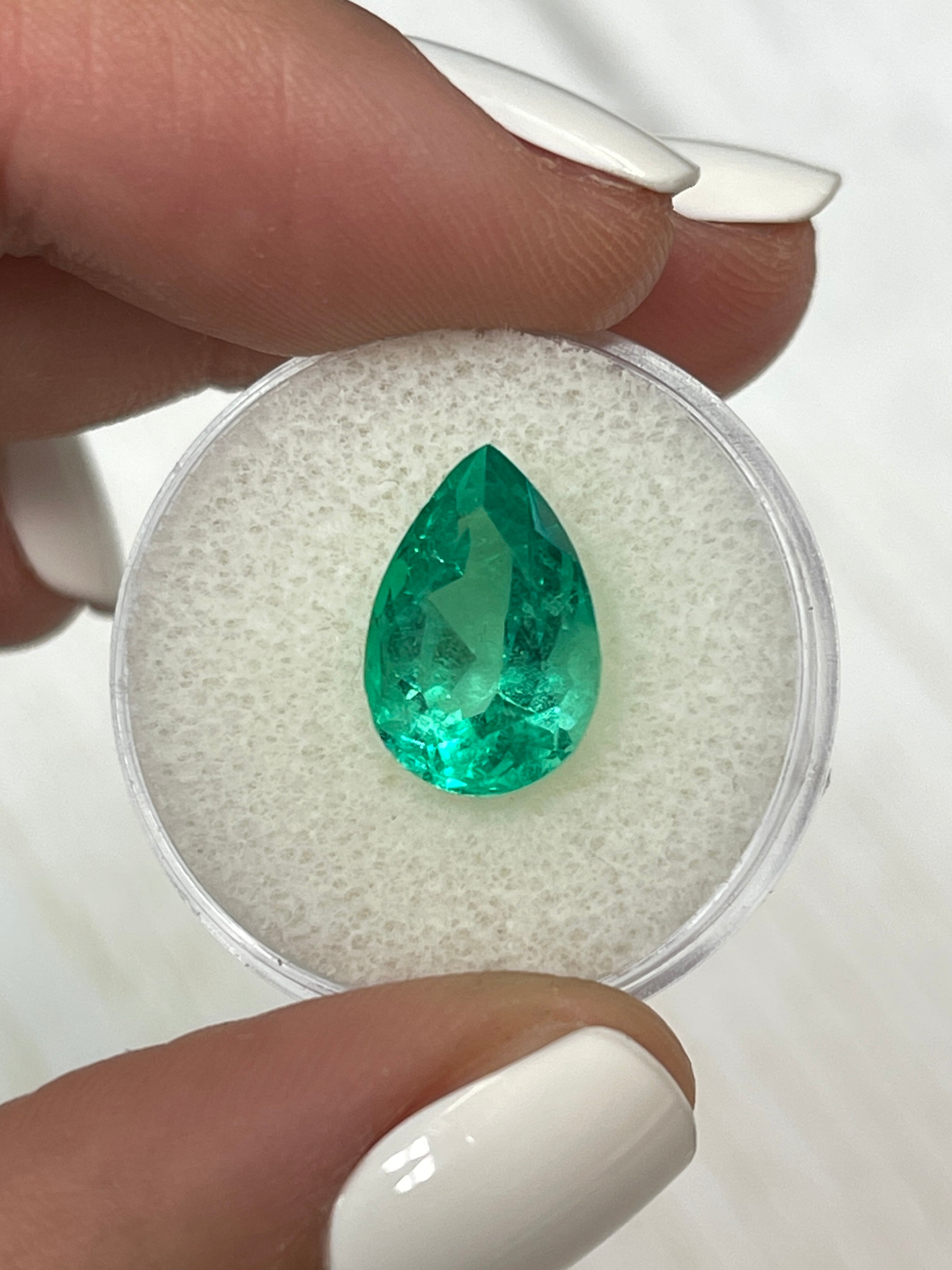 4.59 Carat Natural Colombian Emerald Pear Cut Loose Gemstone - 14x9mm for Jewelry Making, Engagement Rings & Luxury Gifts