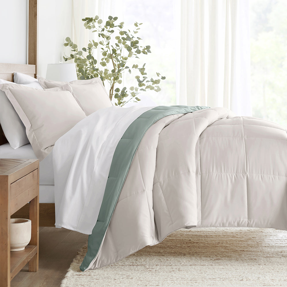 Reversible Down Alternative Comforter Set - All-Season Hypoallergenic Bedding - Queen Size White Comforter for Bedroom, Guest Room & Dorm | Machine Washable