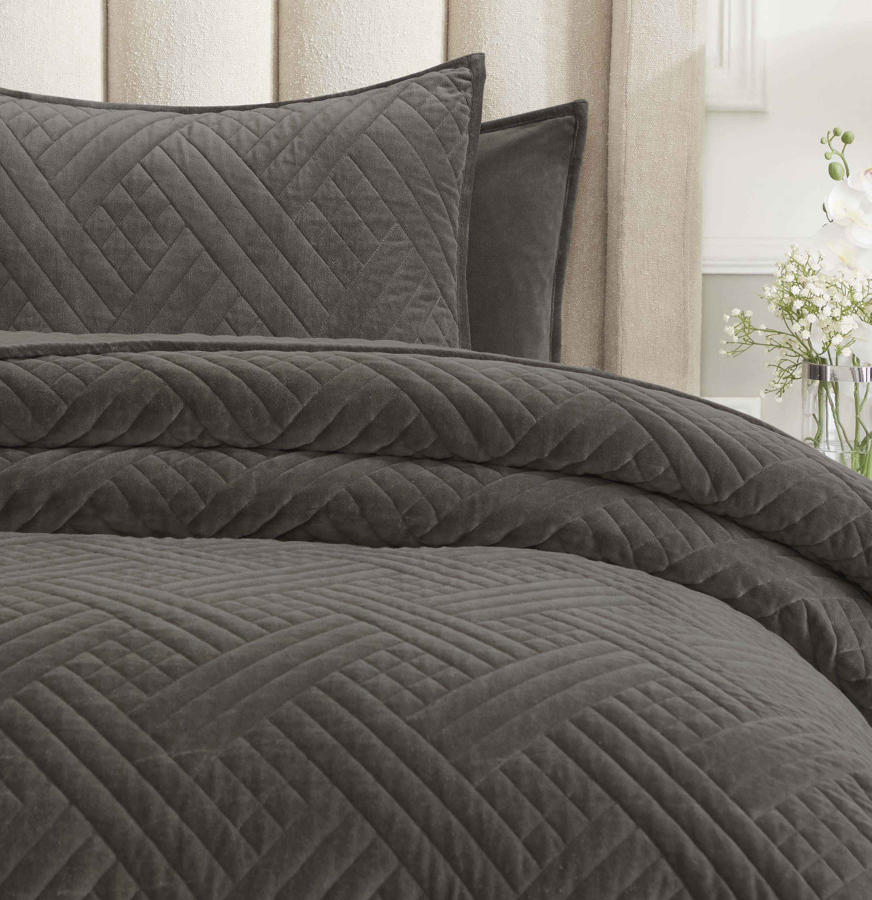 Karina Cotton Velvet Lightweight Quilt & Sham Set - Ultra Soft Bedding for All Seasons | Perfect for Master Bedroom, Guest Room & Cozy Nights