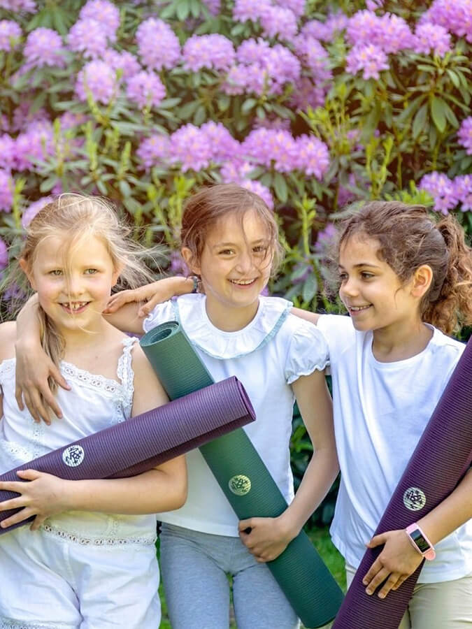 Manduka PRO Kids Standard Yoga Mat 2.5mm - Non-Slip Eco-Friendly Yoga Mat for Children - Perfect for Home, School & Kids Yoga Classes