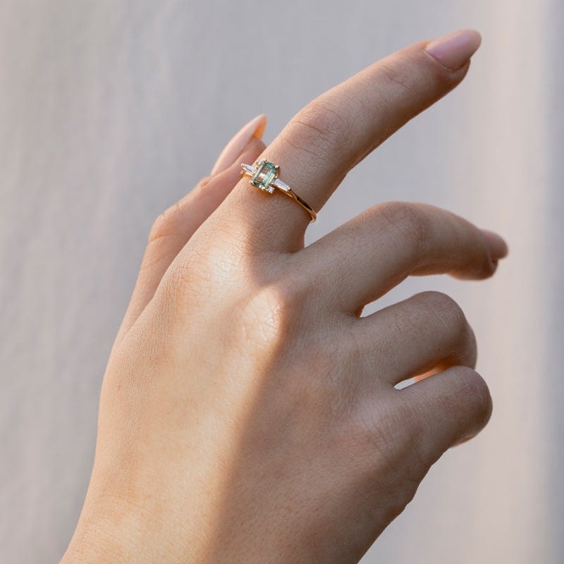 Exquisite Emerald Cut Geo Green Sapphire and Diamond Ring for Women | Elegant Engagement & Wedding Jewelry Gift | Perfect for Anniversaries, Proposals & Special Occasions