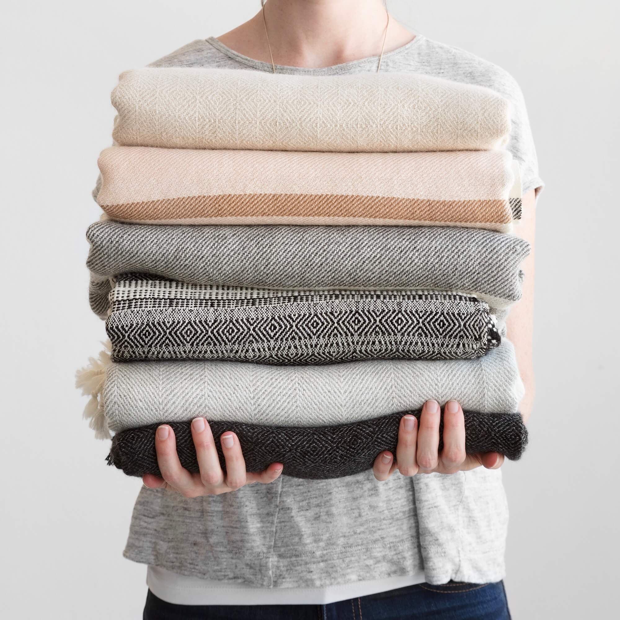 Soft & Cozy Alpaca Wool Throw Blanket - Luxurious Handwoven 100% Baby Alpaca - Perfect for Couch, Bed & Winter Warmth - Elegant Home Decor Gift