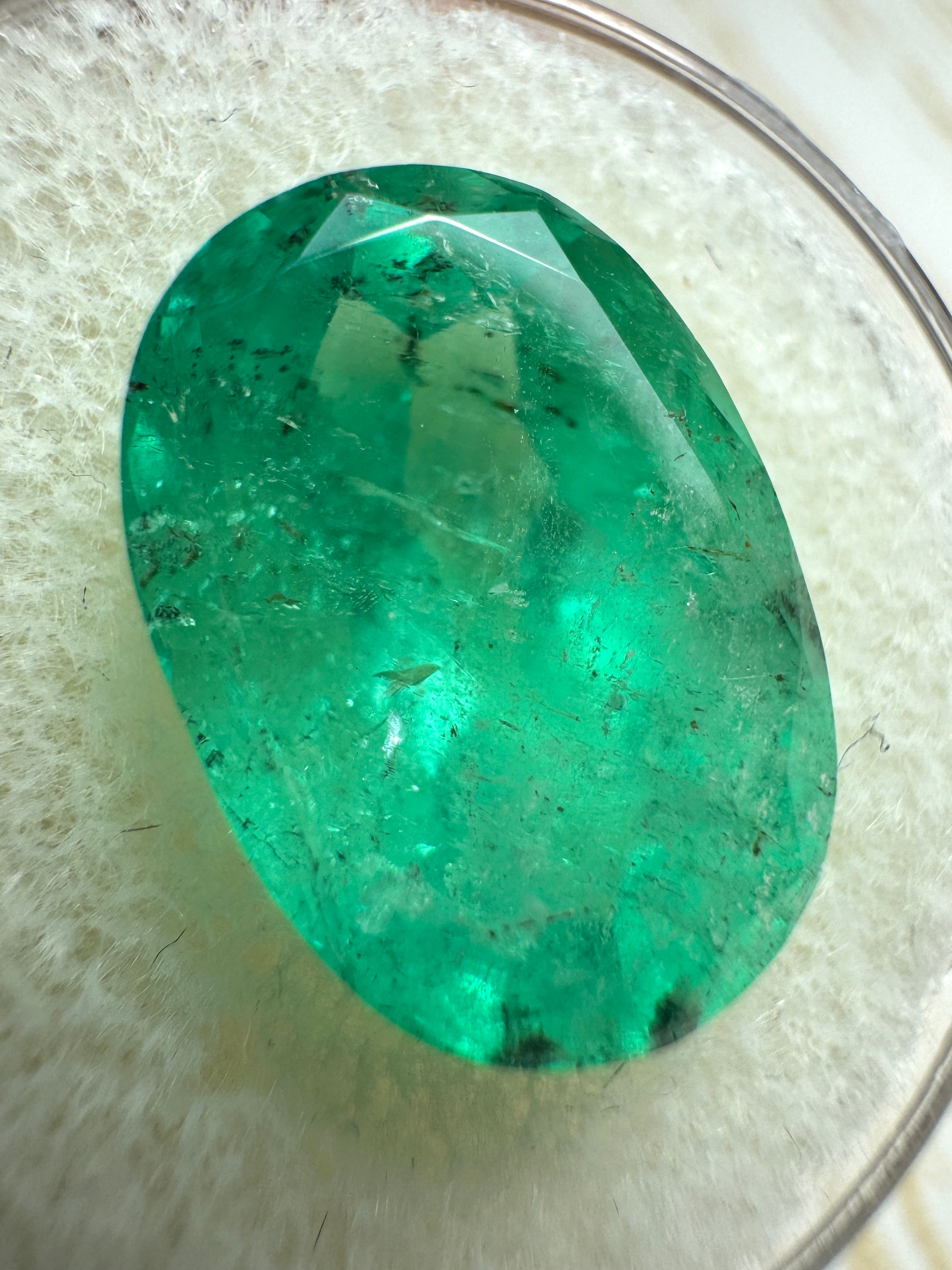 8.64 Carat Medium Green Natural Loose Colombian Emerald Oval Cut Gemstone for Jewelry Making - Engagement Rings, Necklaces & Earrings