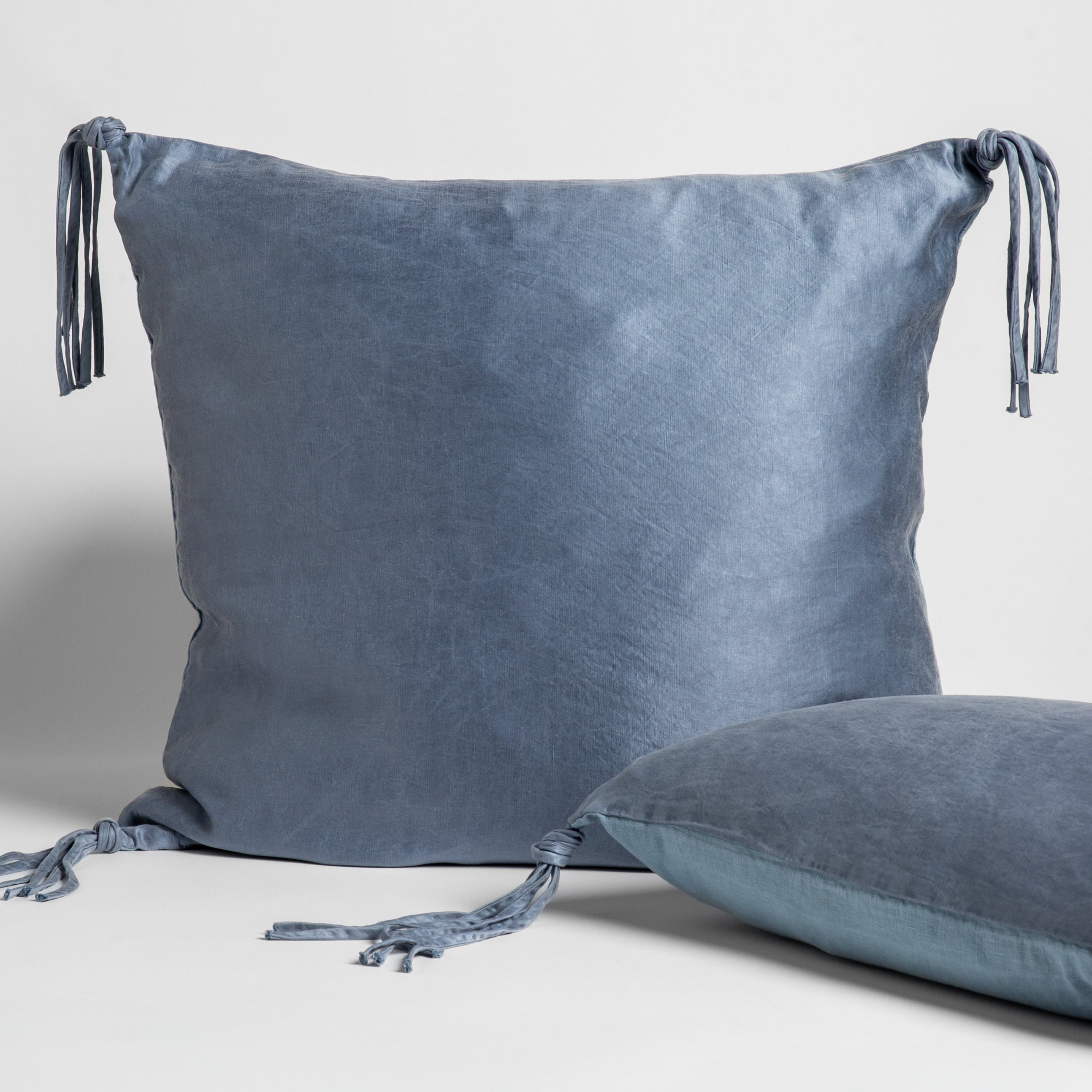Soft & Cozy Taline Throw Pillow - Decorative Cushion for Sofa, Bed, Living Room - Perfect for Home Decor, Relaxation & Comfort