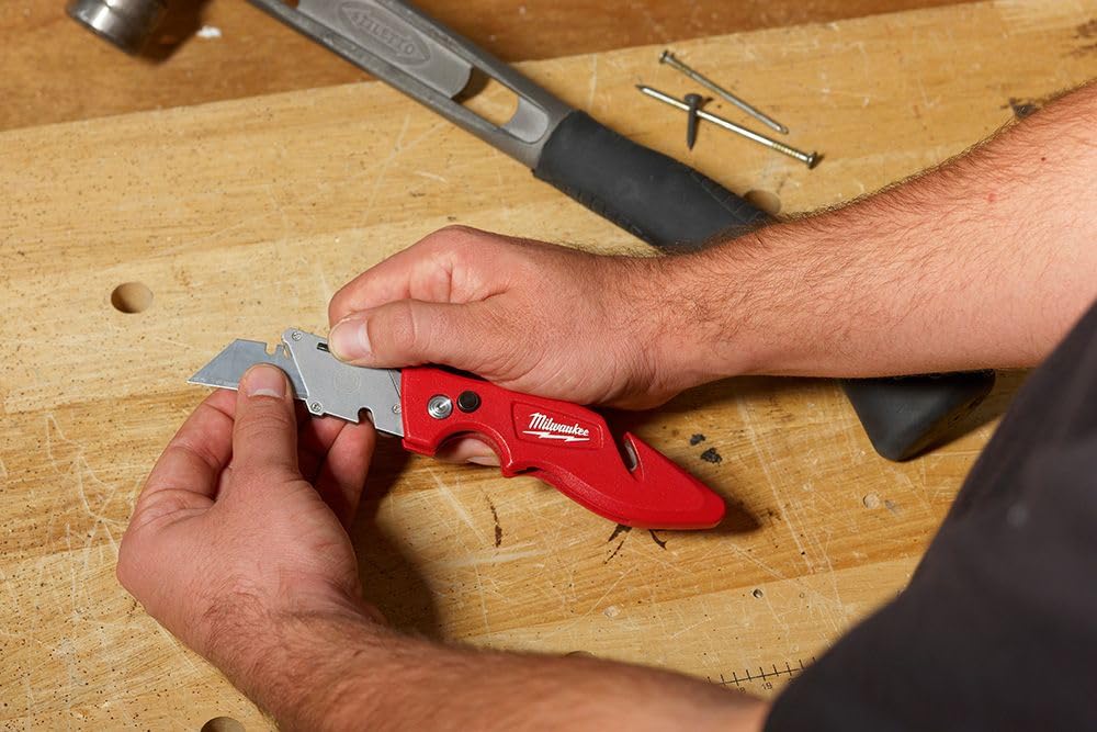 Milwaukee 48-22-1901 Fastback Utility Knife with Belt Clip & Wire Stripper - Heavy Duty Folding Pocket Knife for Construction, DIY Projects & Everyday Carry (EDC)