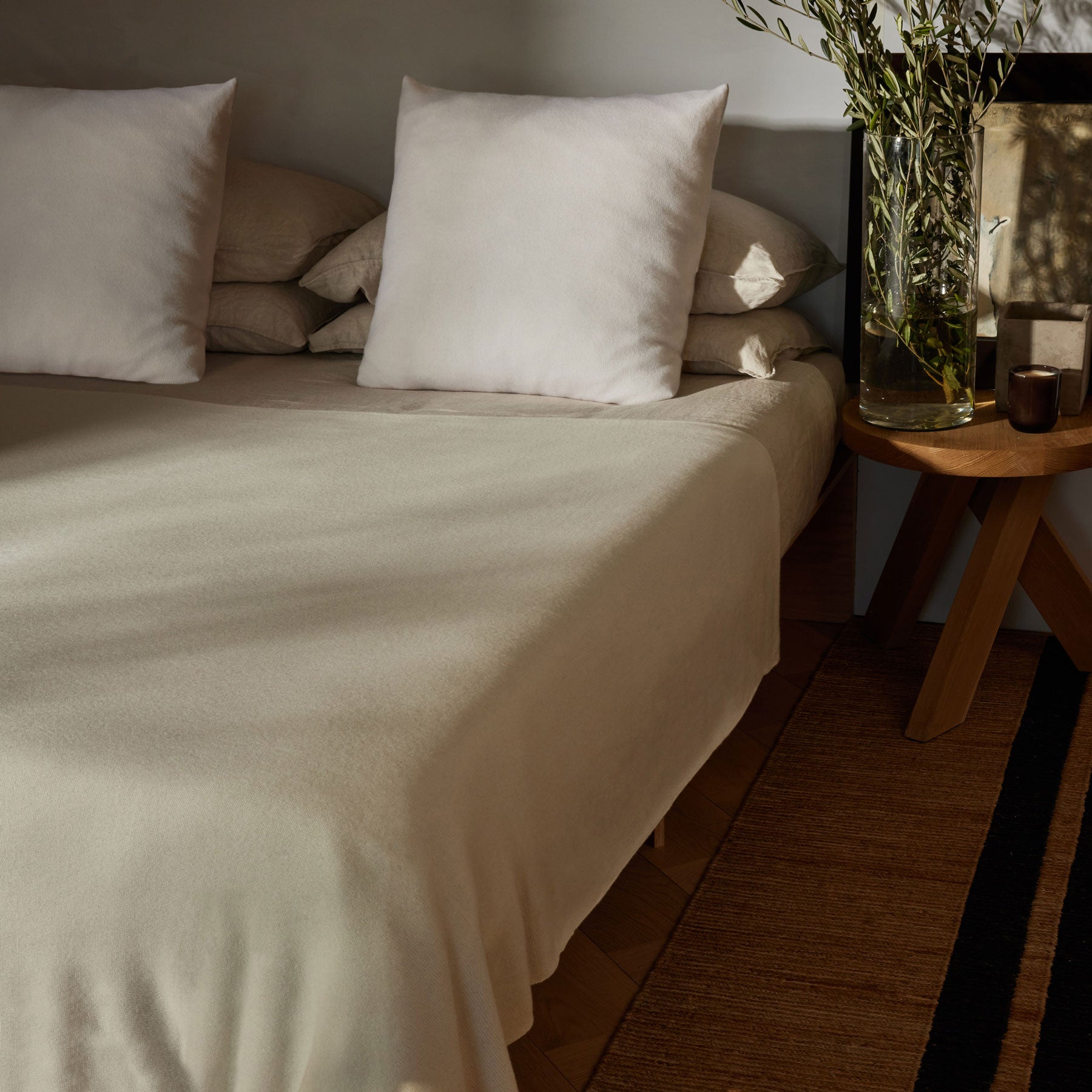 Luxury Cashmere Knit Blanket - Soft & Warm White Throw for Winter - Perfect for Sofa, Bed & Cozy Home Decor
