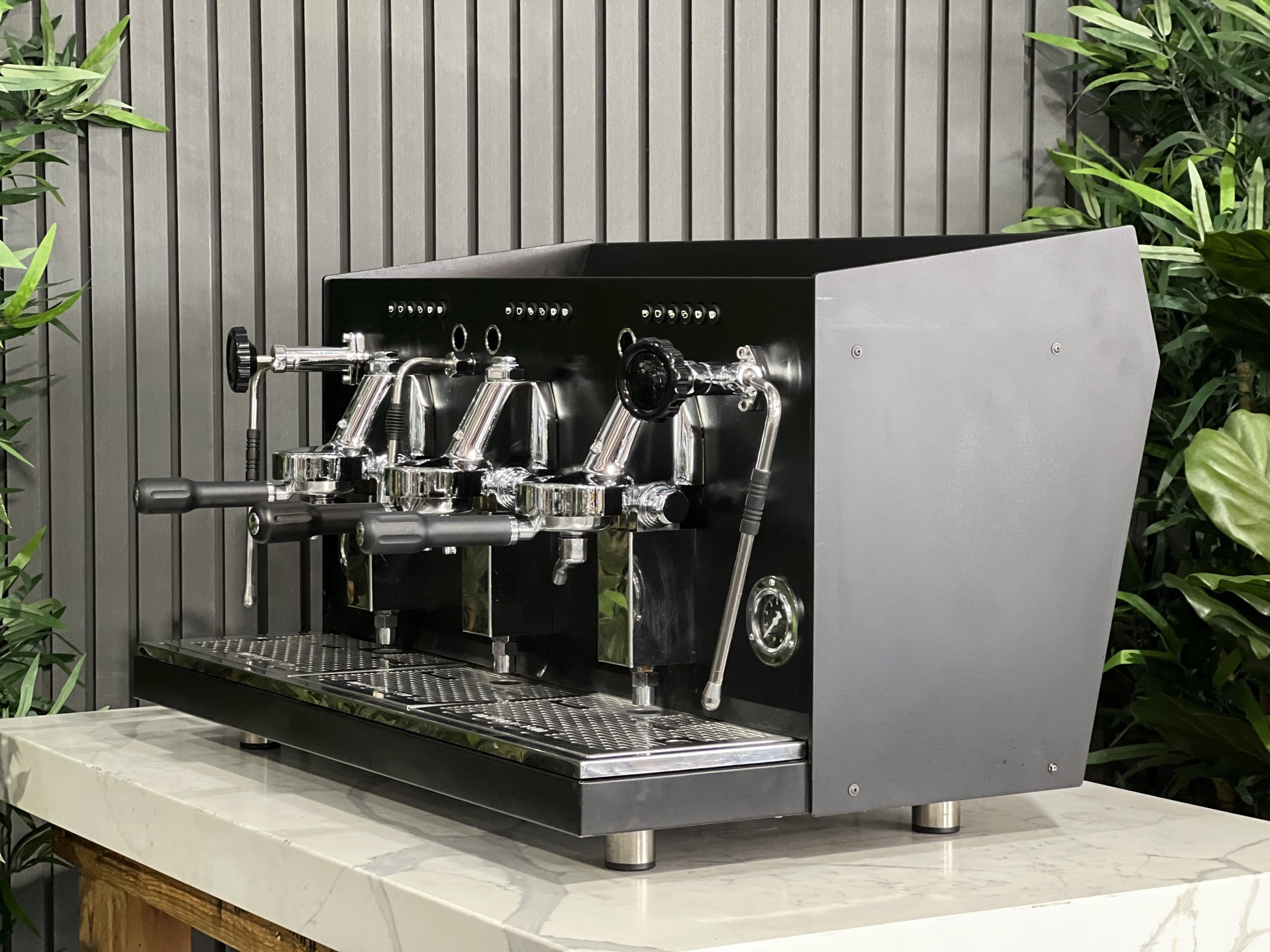 Brugnetti Giulia Manufactum 3 Group Black Commercial Espresso Machine - Professional Coffee Maker for Cafes, Restaurants & Offices