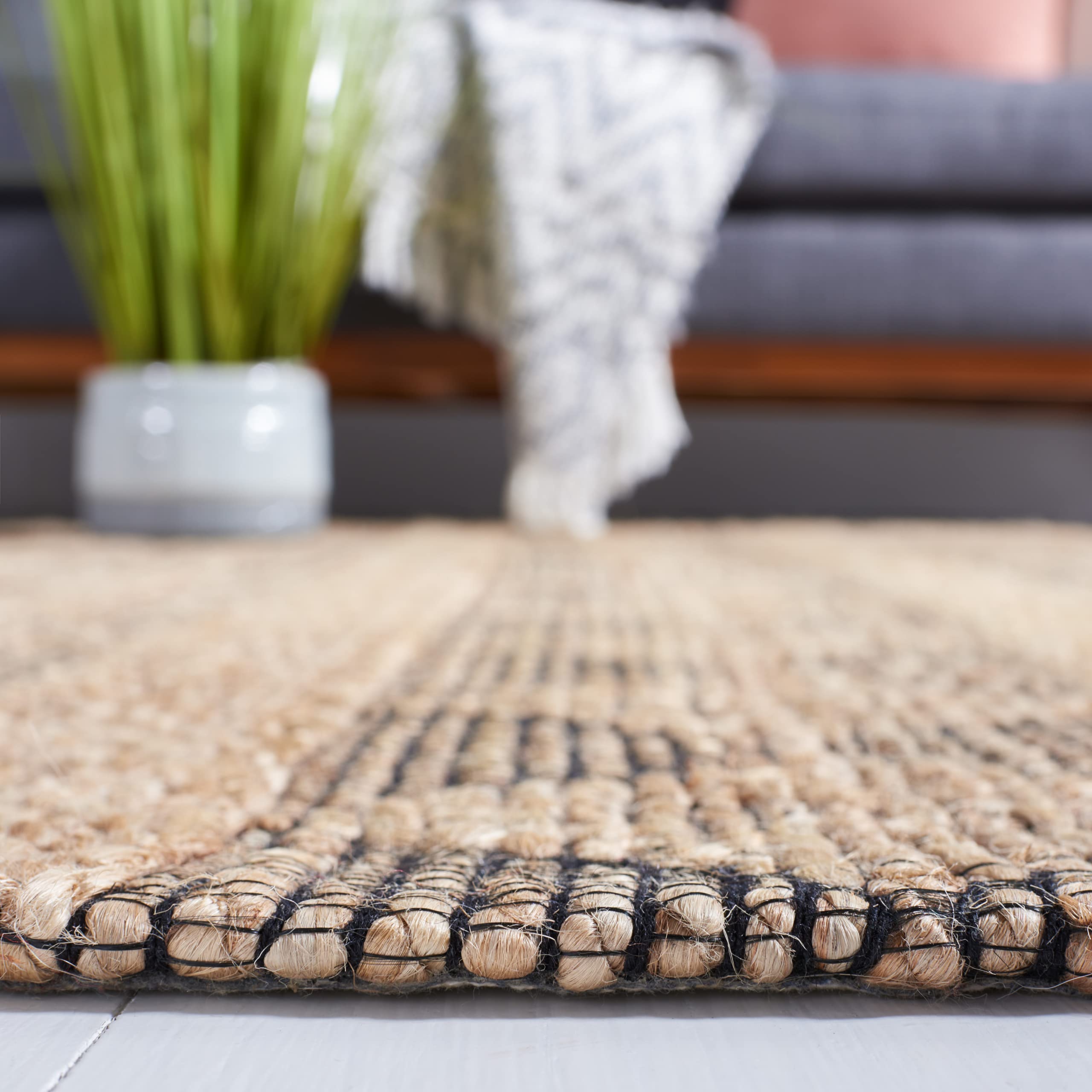 SAFAVIEH Natural Fiber Collection 8' x 10' Handmade Jute Area Rug - Natural/Black NFB551A - Perfect for Living Room, Dining Room & Bedroom Decor