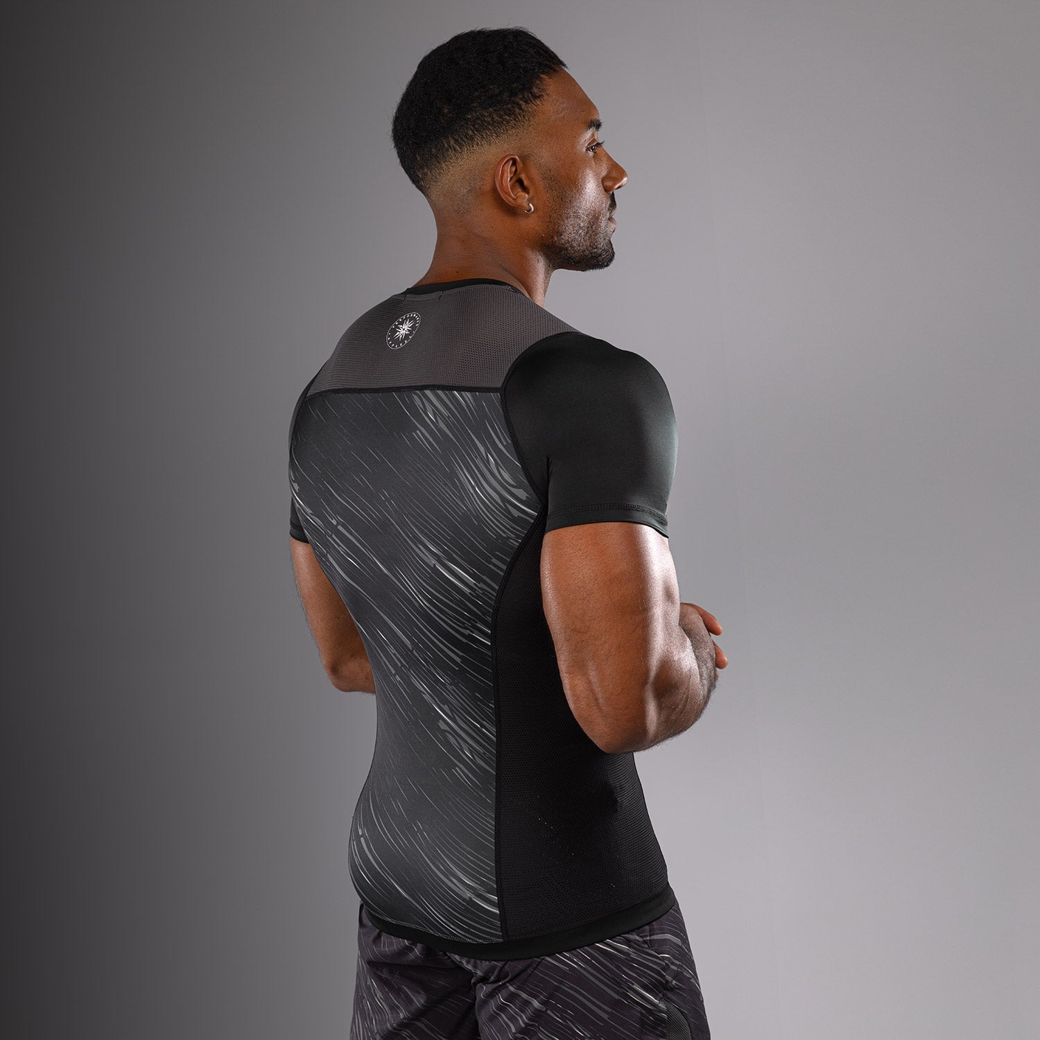 Venum Rapid Short Sleeve Rashguard - Black/Storm Grey MMA BJJ Training Shirt for Men - Perfect for MMA, Brazilian Jiu-Jitsu & Combat Sports