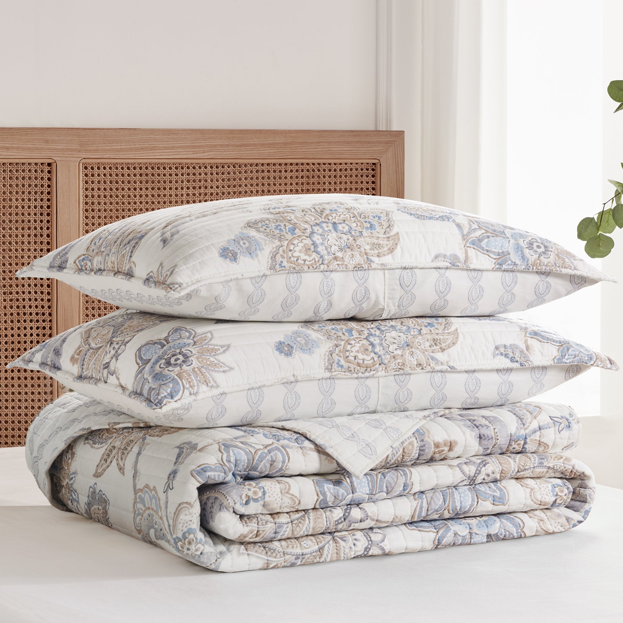 Selesta Luxury Quilt Set - Queen Size, Soft Microfiber Bedding Set with Pillow Shams - Perfect for Master Bedroom, Guest Room & Cozy Home Decor