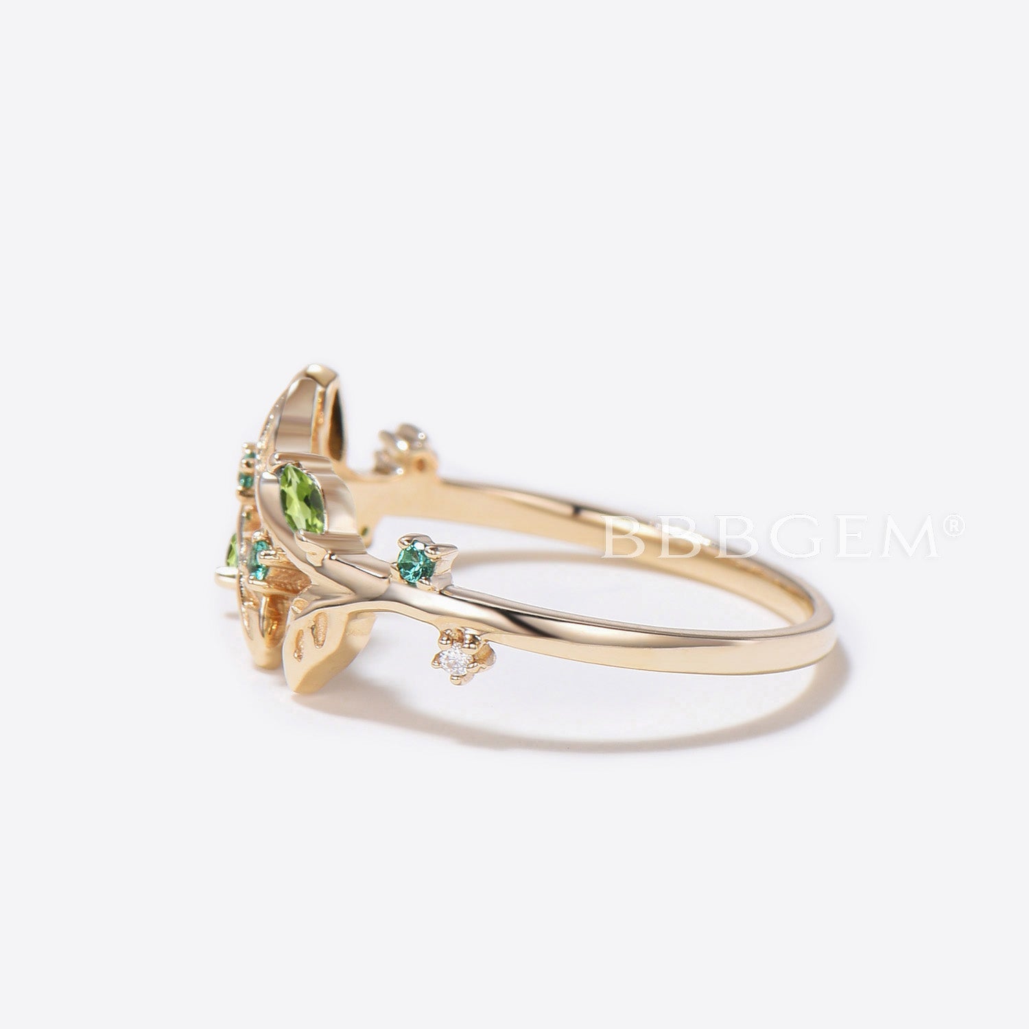 Peridot Emerald Engagement Ring - Nature Inspired Leaf Green Wedding Band for Women - Perfect for Outdoor & Boho Chic Ceremonies