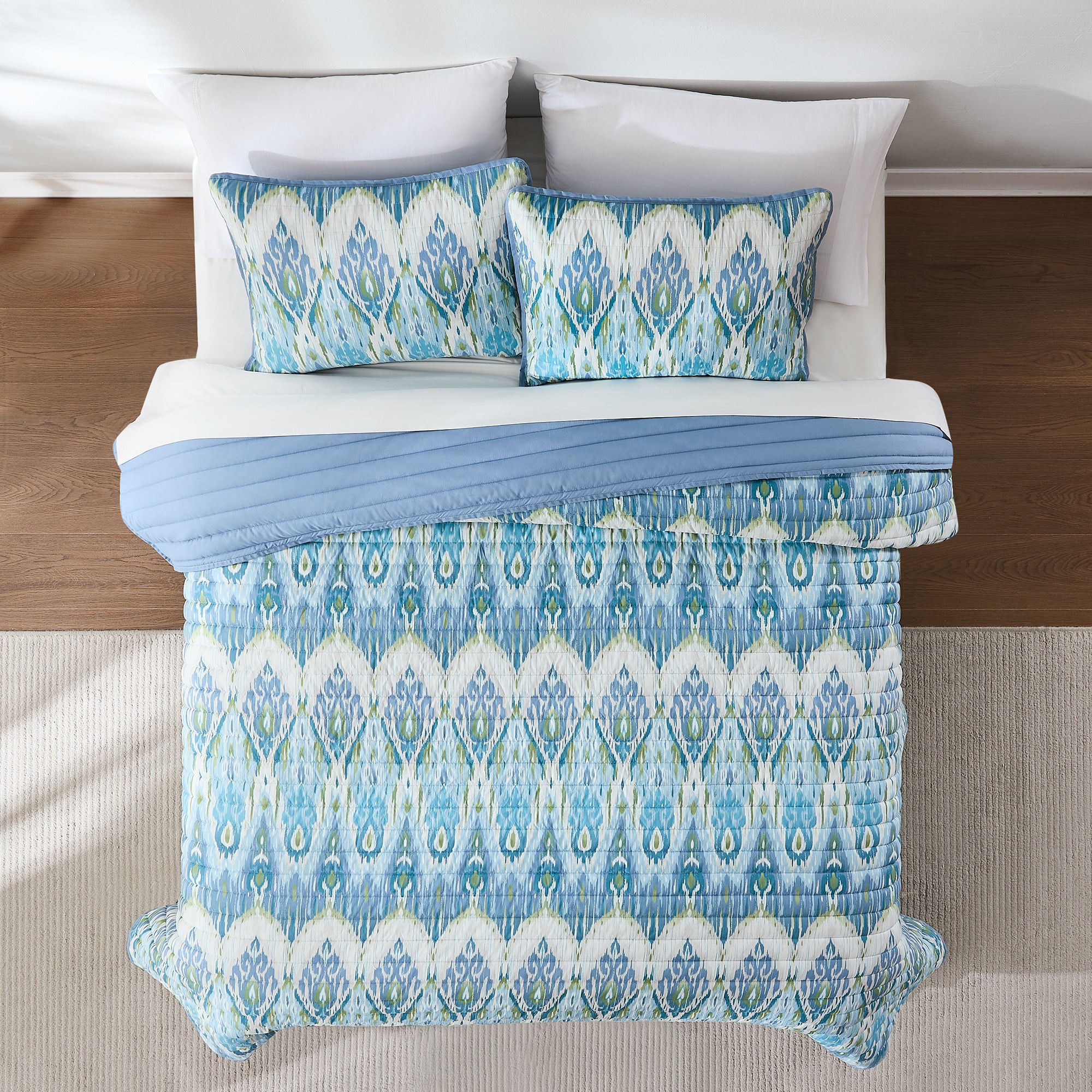 Stylish Ikat Drops Quilt Set - Queen Size Bedding with Matching Pillow Shams - Perfect for Boho Chic Bedroom Decor & Guest Room Makeover