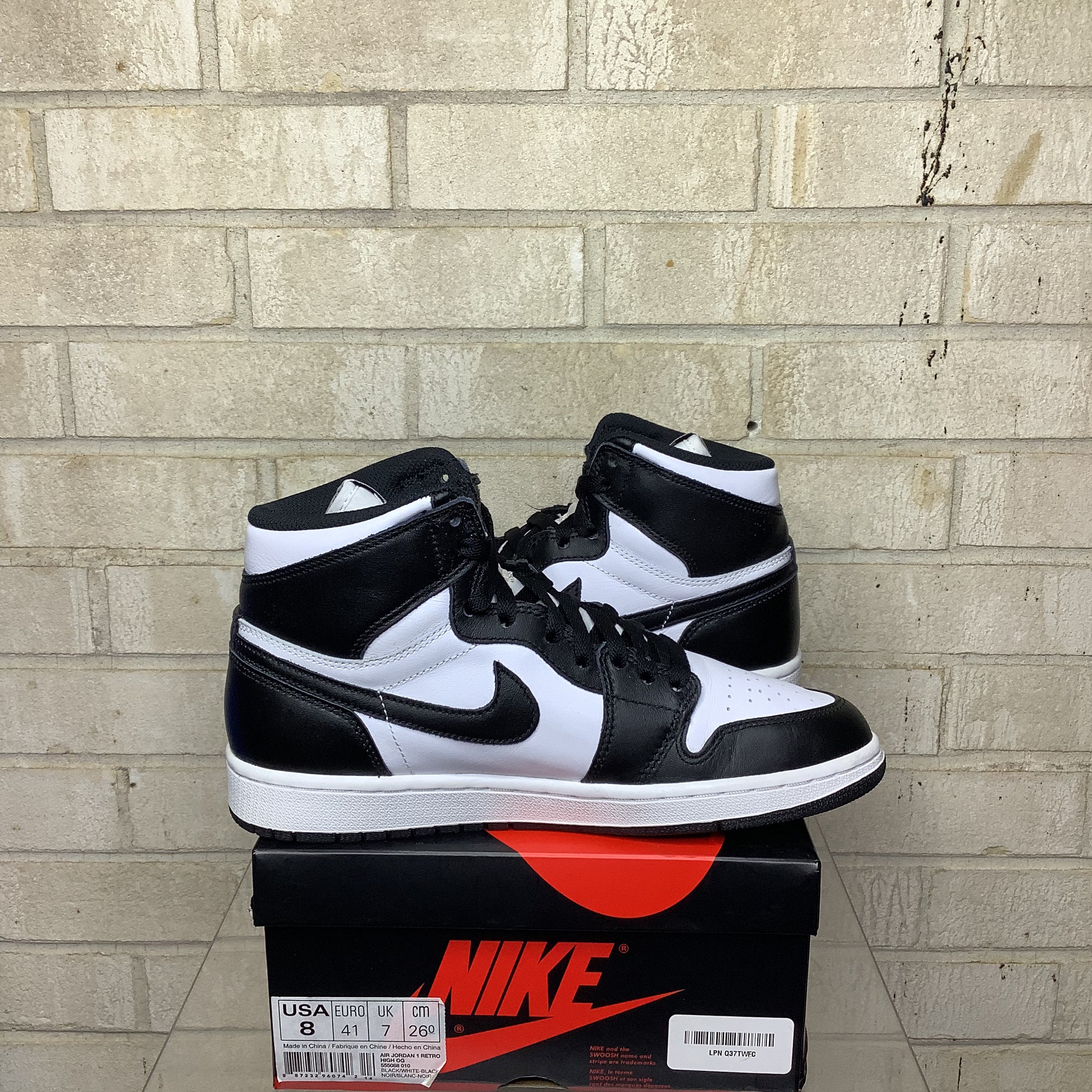 Original Air Jordan 1 Retro High OG 'Black/White' Men's Basketball Shoes Size 8 (555088-010) - Classic Sneakers for Streetwear, Casual & Sports Fashion