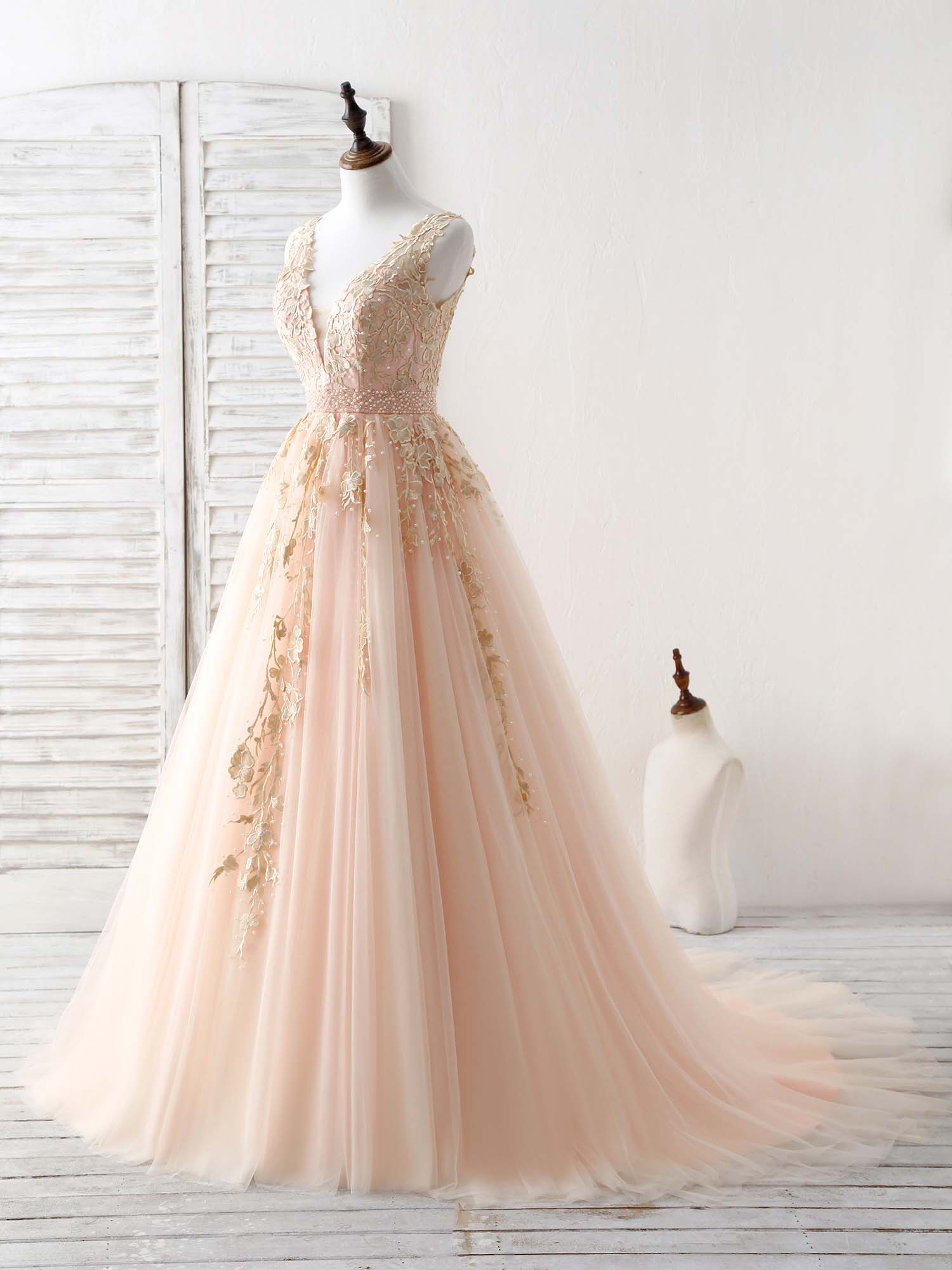 Elegant V-Neck Tulle Lace Applique Long Prom Dress for Women - Formal Evening Gown for Homecoming, Wedding, and Special Occasions