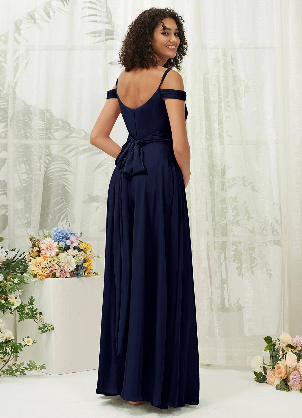 Elegant Dark Navy Sweetheart Neckline Chiffon Bridesmaid Dress with Pockets - Convertible Strap Design for Weddings, Parties & Formal Events