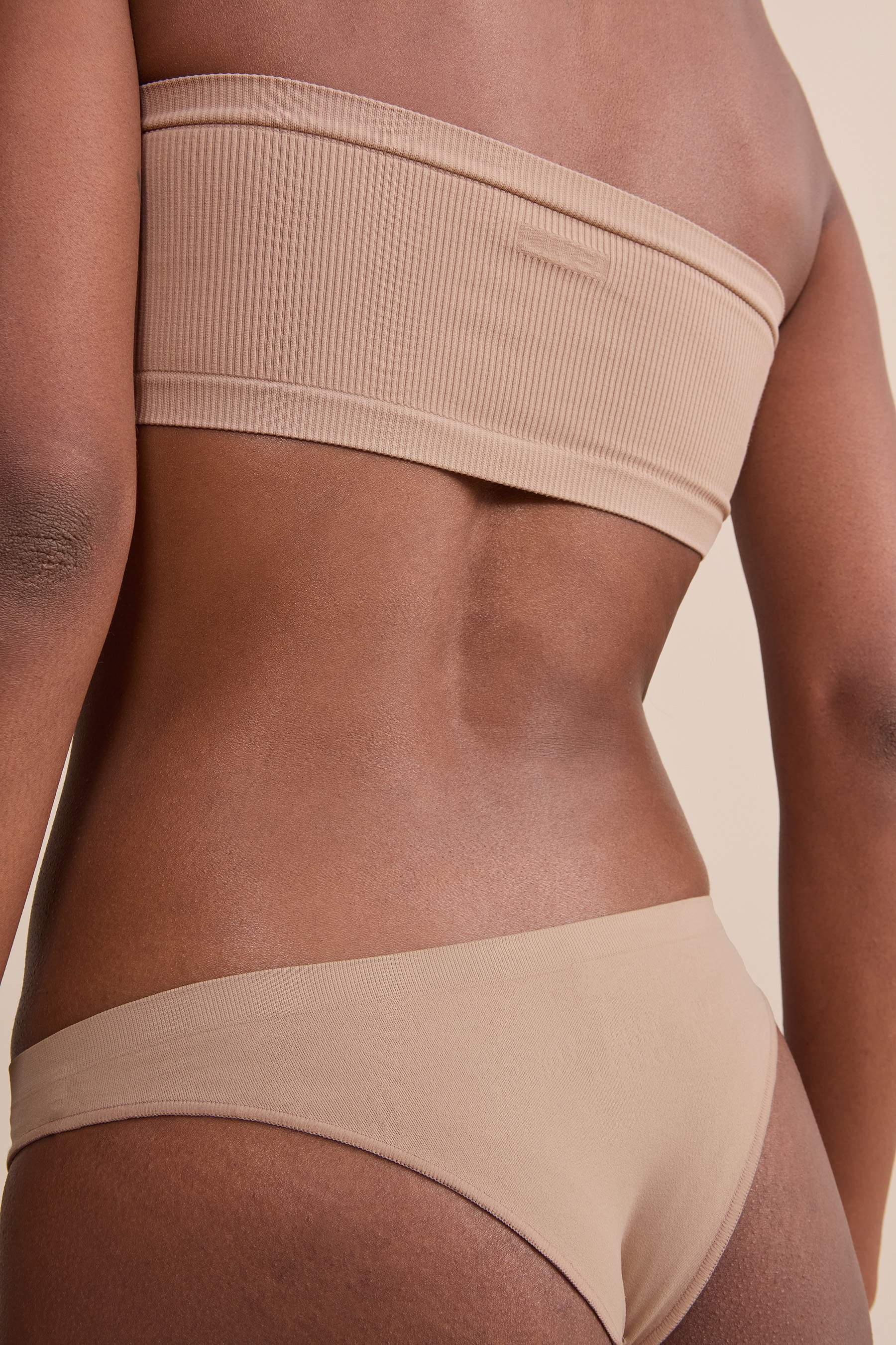 Seamless Bandeau Top for Women - Stretchy Comfortable Tube Bra Top for Yoga, Beach & Summer Outfits