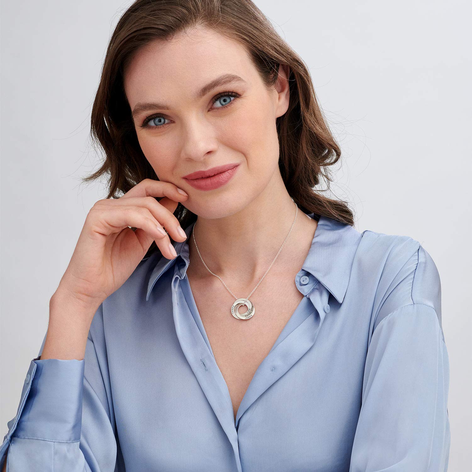 Personalized Russian Ring Round Circle Necklace with 4 Interlocking Rings - Custom Engraved Family Pendant Jewelry - Unique Gift for Women, Mom, Wife - Perfect for Mother's Day, Anniversary, Birthday - Elegant Everyday Wear & Special Occasions