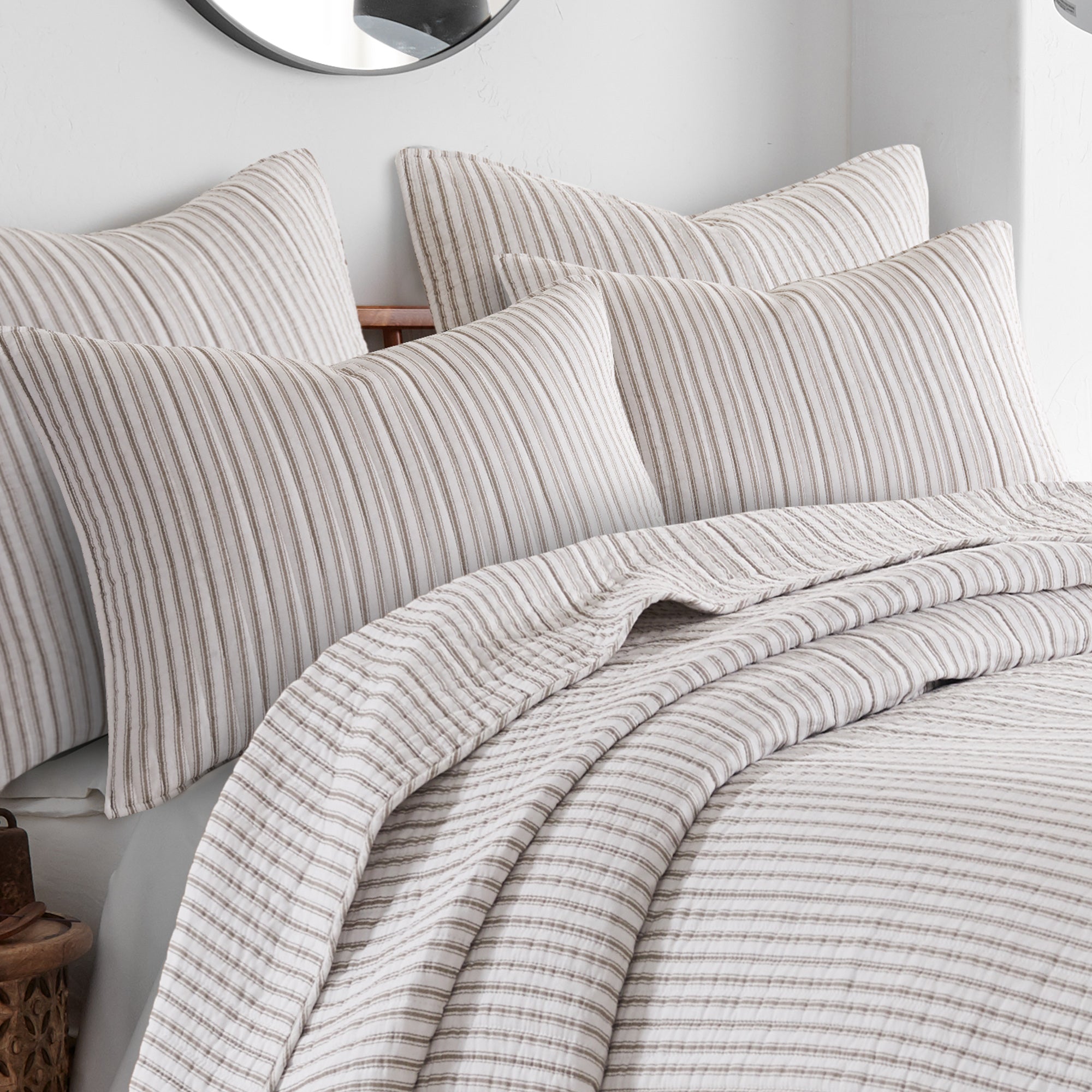 Premium Tobago Stripe Quilt Set - Soft & Breathable Cotton Bedding - Queen Size Bedspread for Cozy Sleep - Perfect for Guest Rooms, Master Bedrooms & Vacation Homes