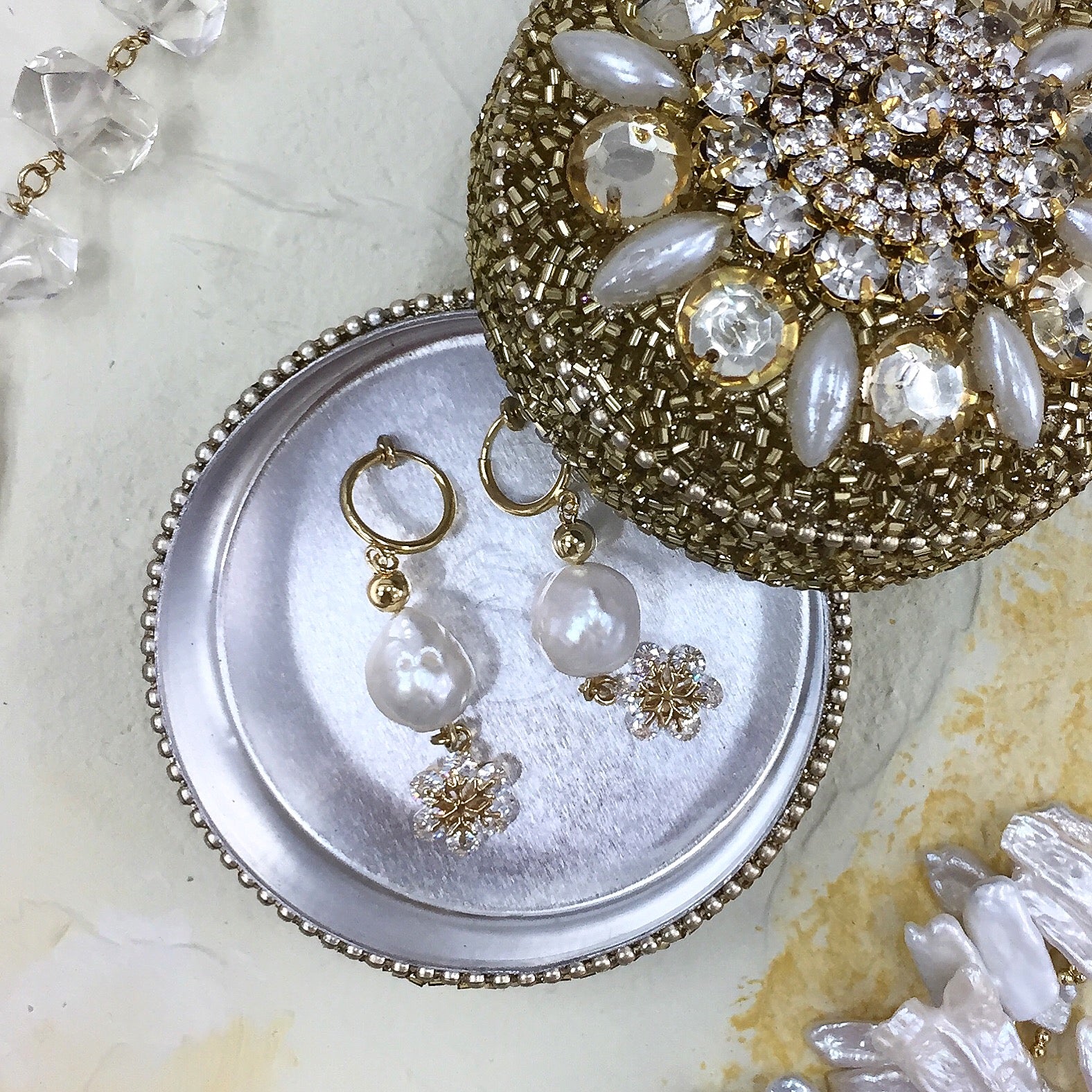 Freshwater Pearl Snowflake Clip-On Hoop Earrings AE058 - Elegant Dangle Earrings for Women, Perfect for Weddings, Parties & Holiday Gifts
