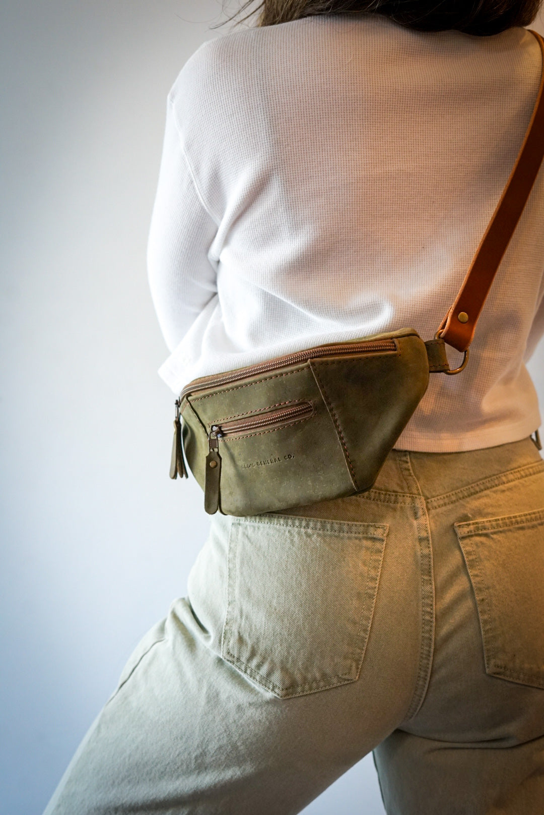 Stylish Olive Green Fanny Pack for Men & Women - Waterproof Waist Bag with Adjustable Belt - Perfect for Hiking, Travel, and Outdoor Activities