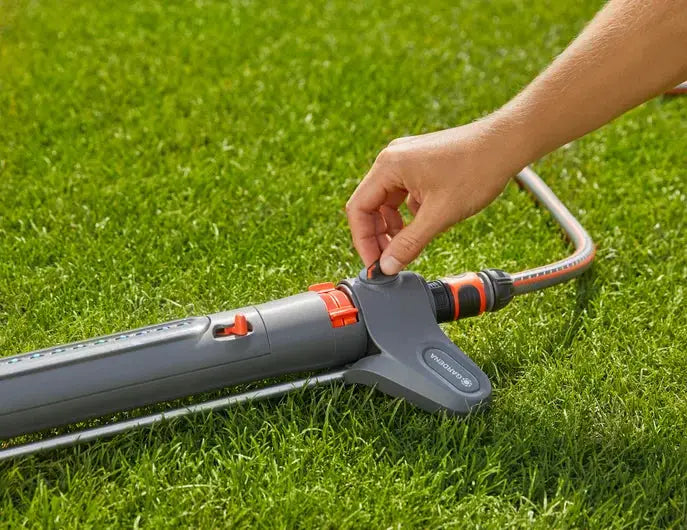 Gardena AquaZoom S 18710 Oscillating Sprinkler - Adjustable Water Spray for Small to Medium Lawns | Perfect for Garden, Yard & Patio Irrigation