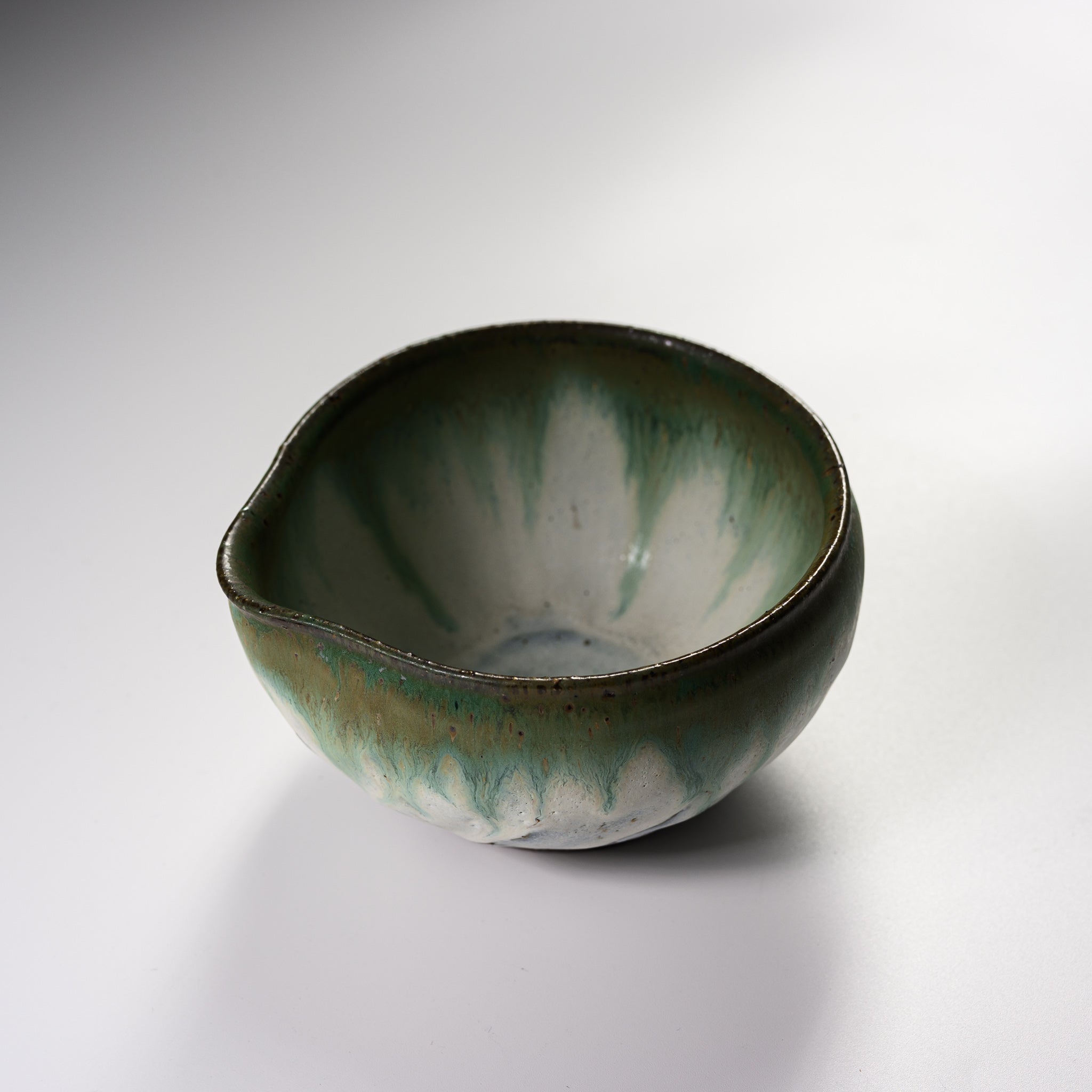 Premium MASAMURA Matcha Bowl with Spout - Handcrafted Morning Frost Design - Authentic Japanese Tea Ceremony Set - Perfect for Matcha, Green Tea & Traditional Tea Drinking Rituals