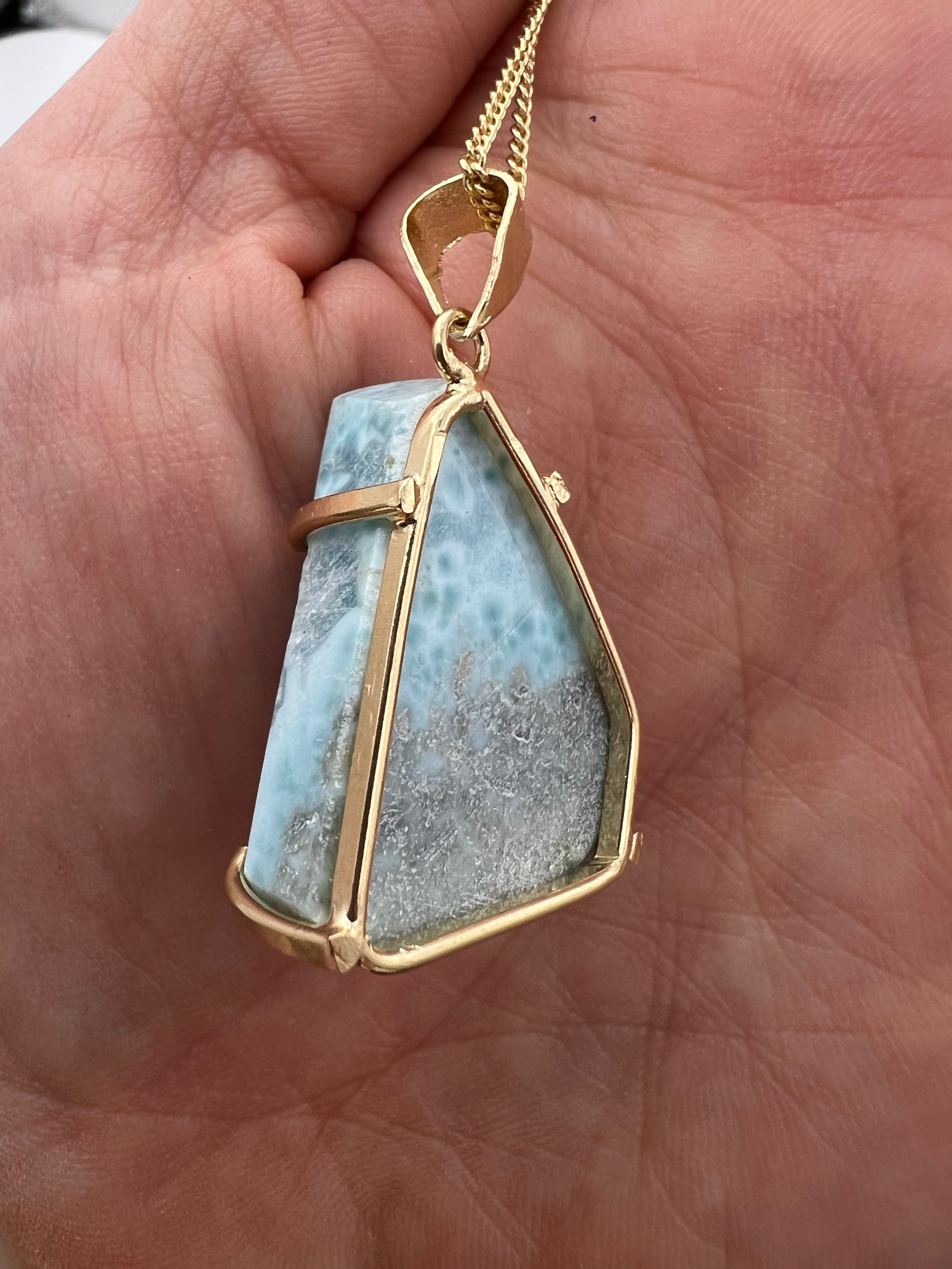 Vergoldete Larimar Halskette - Crystal and Sage Jewelry | Healing Stone Necklace for Women | Perfect for Meditation, Yoga & Spiritual Gifts