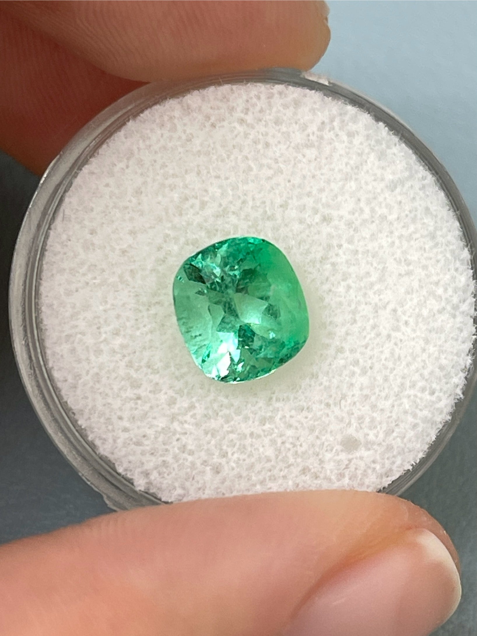 2.31 Carat 8.5x8mm Vibrant Yellowish Green Natural Loose Colombian Emerald Cushion Cut Gemstone for Jewelry Making, Engagement Rings & Collector's Display
