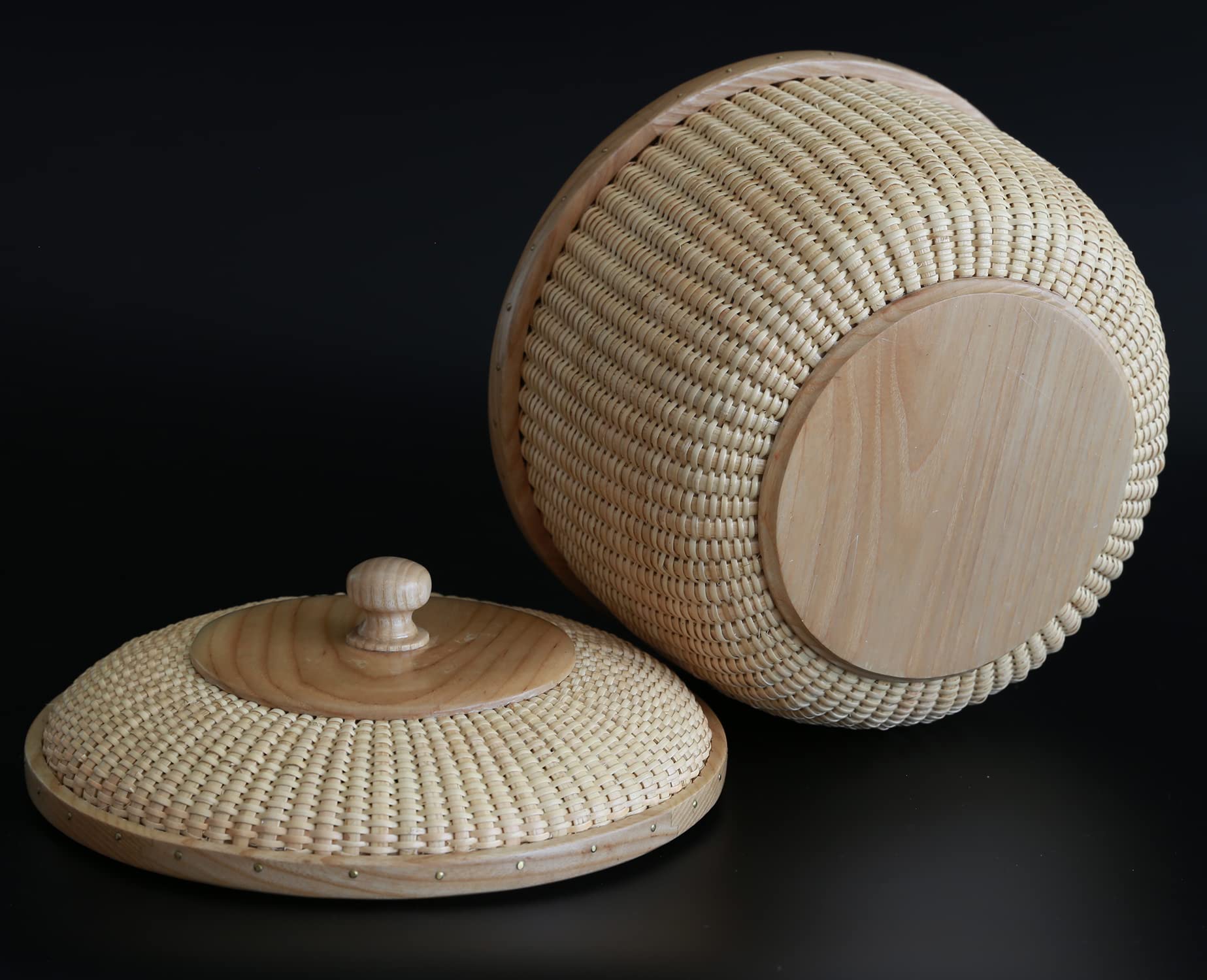 Stylish Rattan Lidded Storage Basket - Handwoven Circular Organizer for Home Decor, Sewing Kits & Craft Supplies | Perfect for Living Room, Bedroom & Craft Room Organization